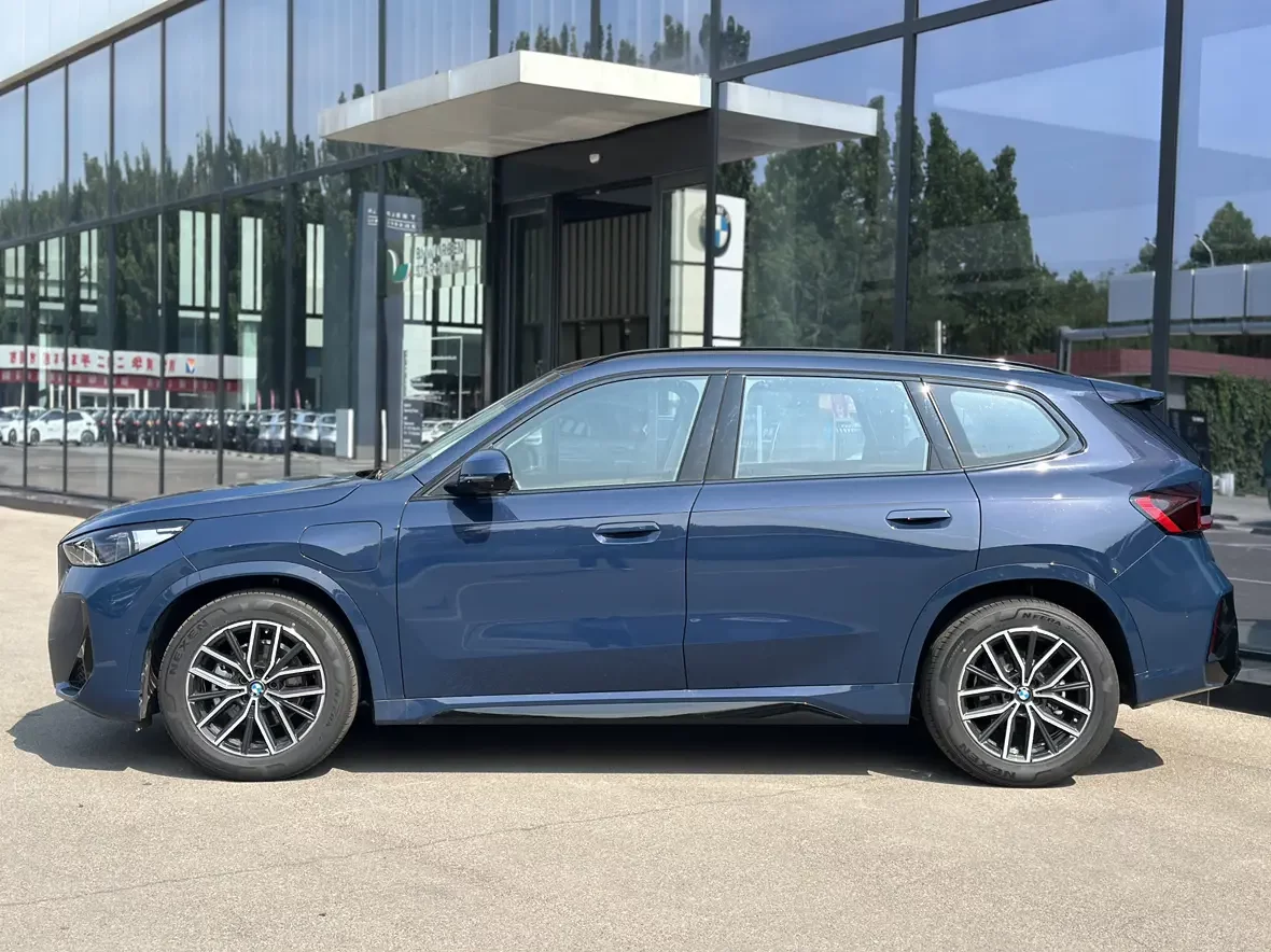 BMW iX1