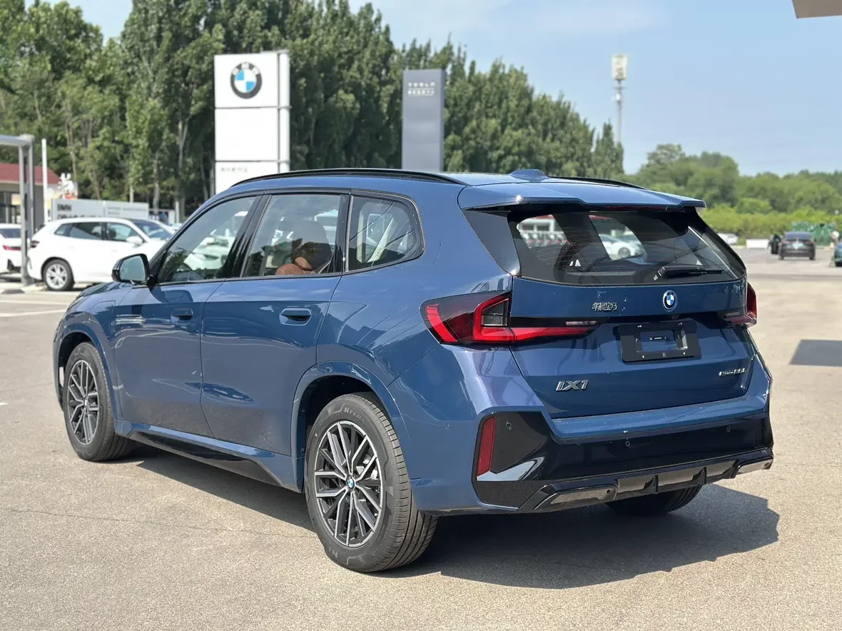 BMW iX1