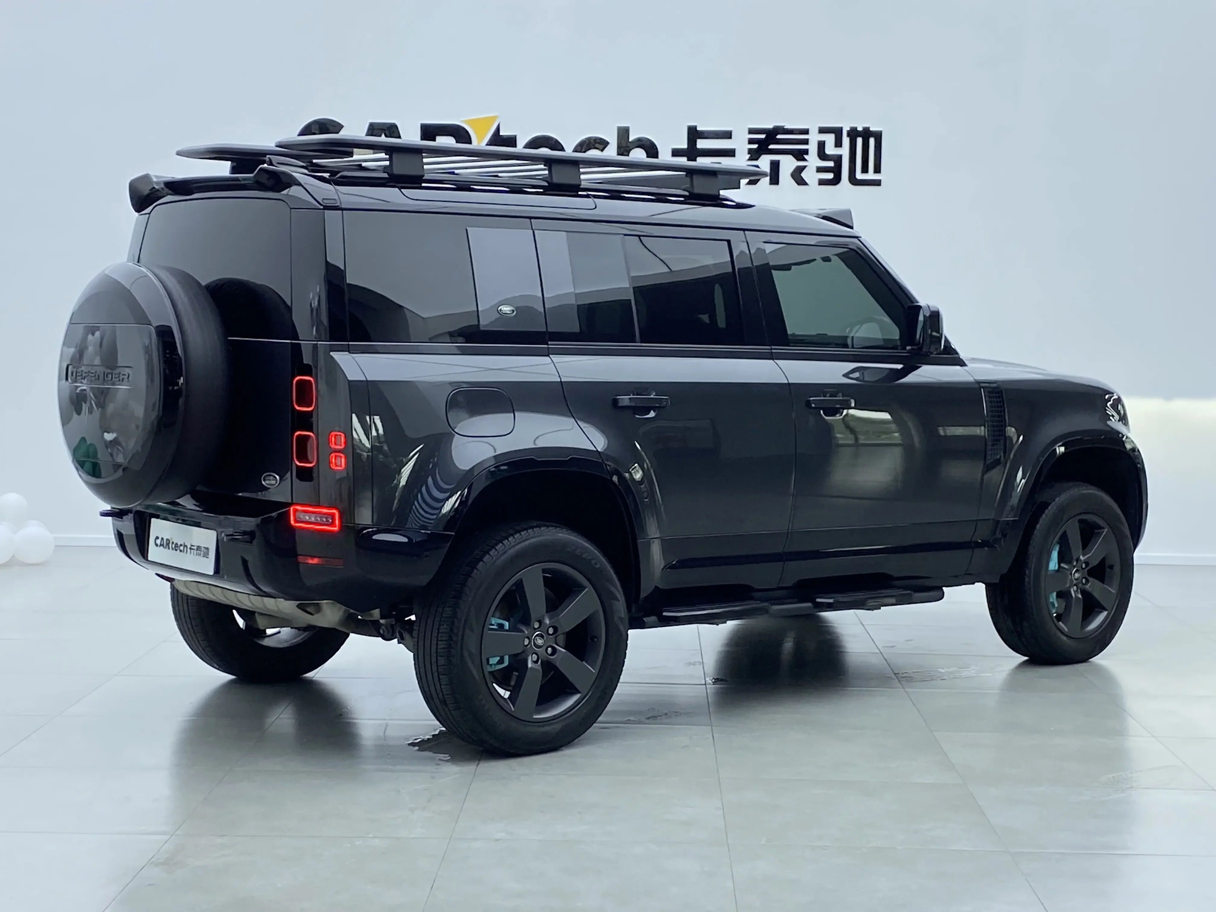 Land Rover guard