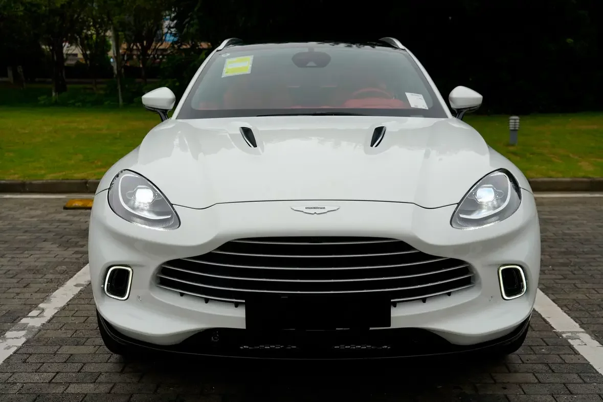 Aston Martin DBX