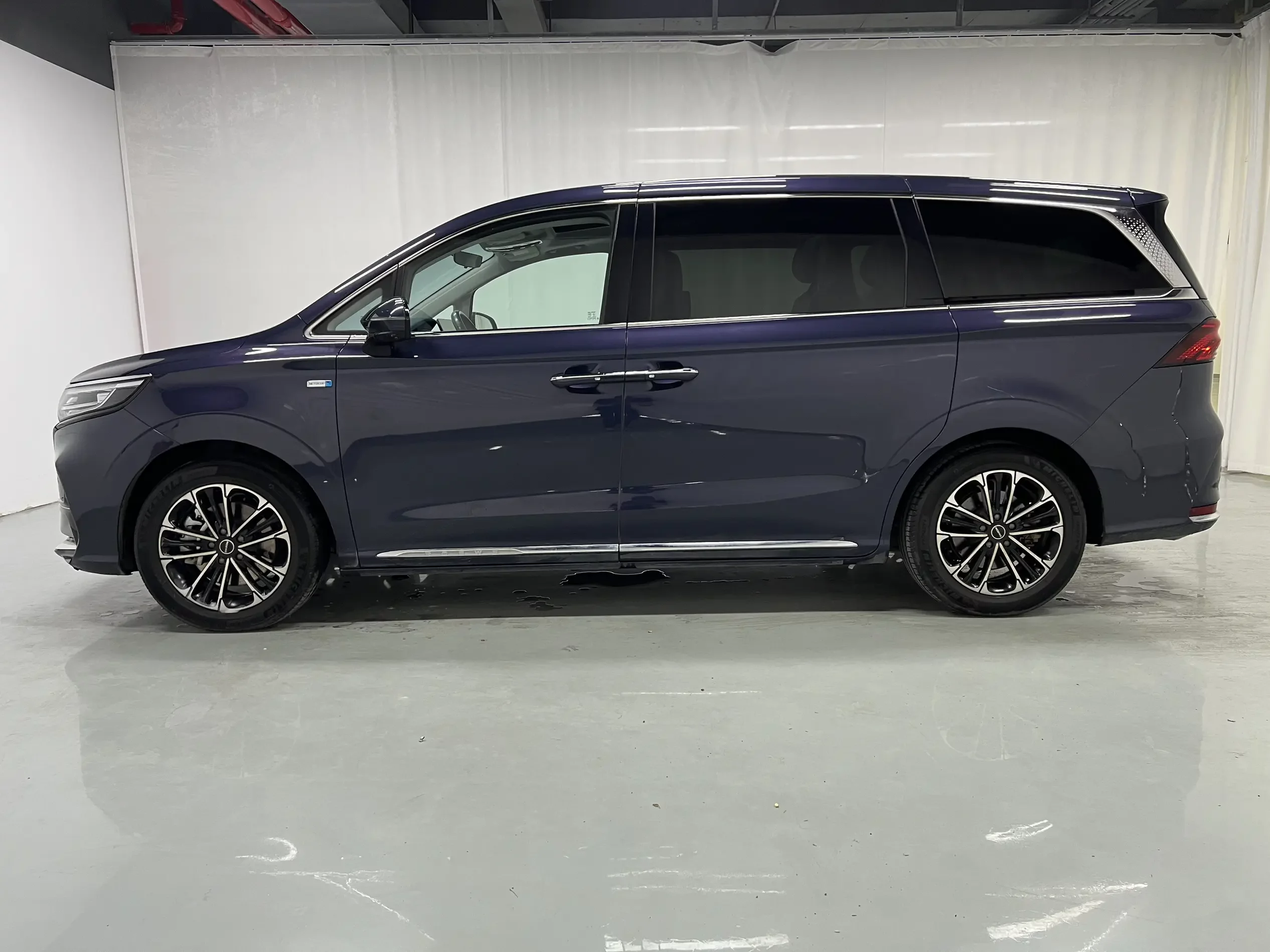 Roewe iMAX8