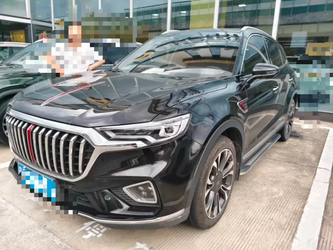 Hongqi HS5