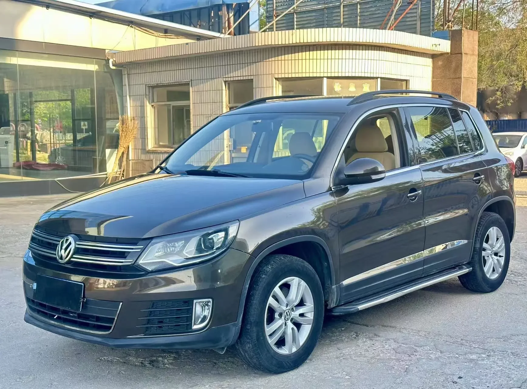 Volkswagen Tiguan (Tharu)
