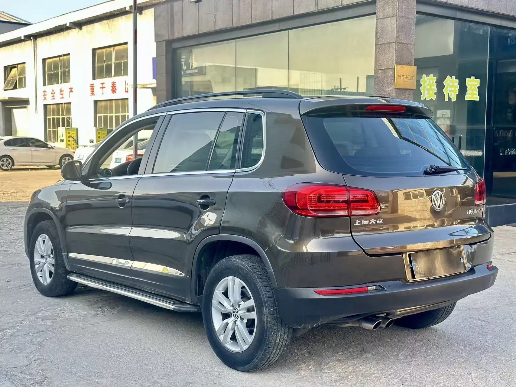 Volkswagen Tiguan (Tharu)