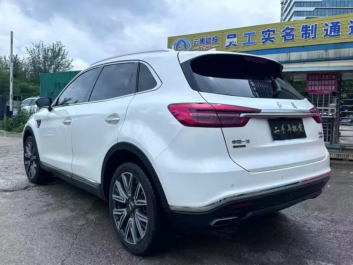 Hongqi HS5