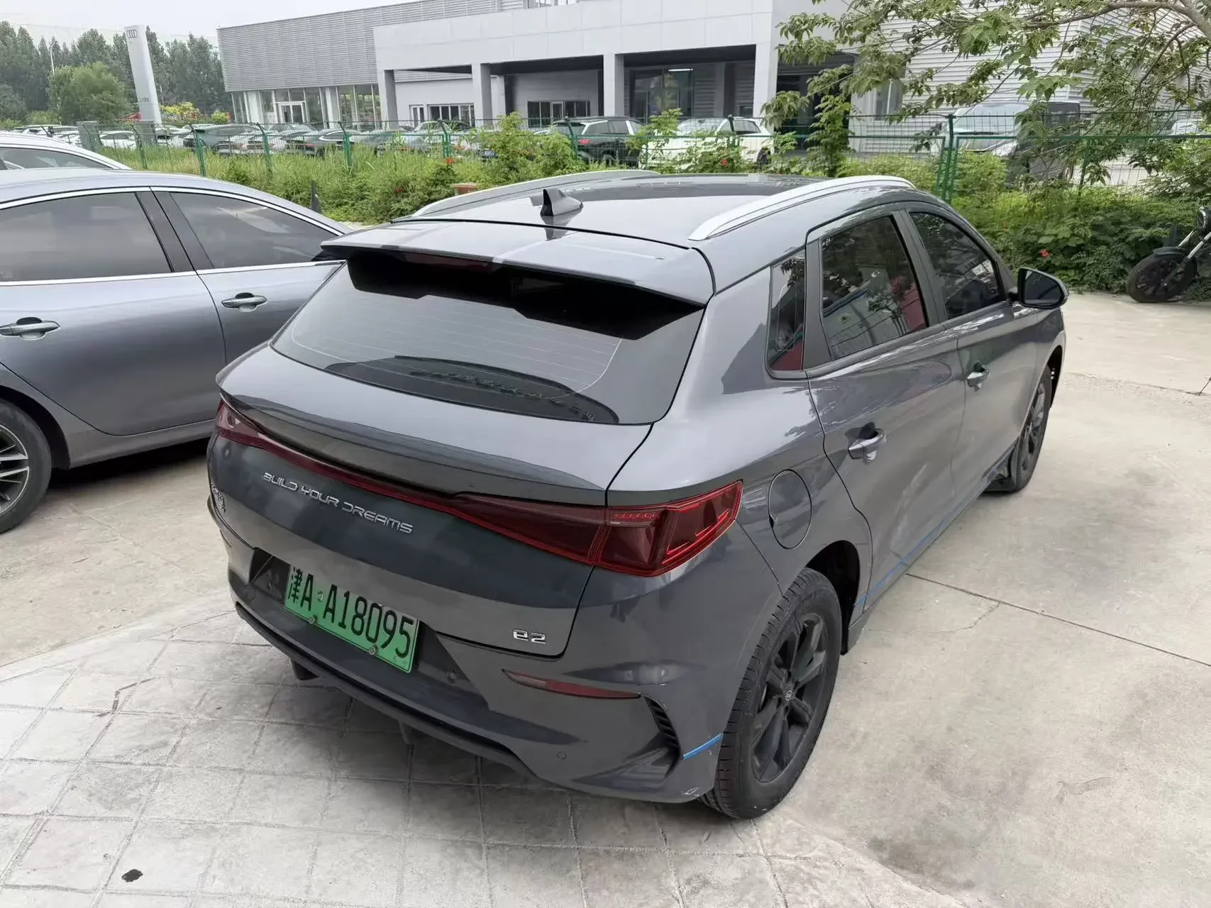 BYD e2