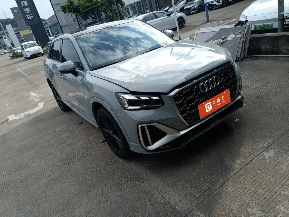 Audi Q2L