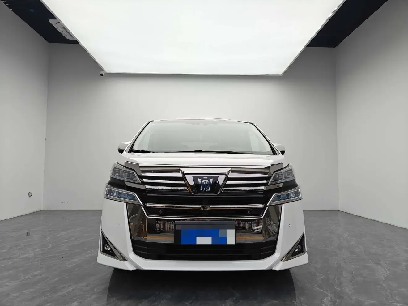 Toyota Crown Wellfire