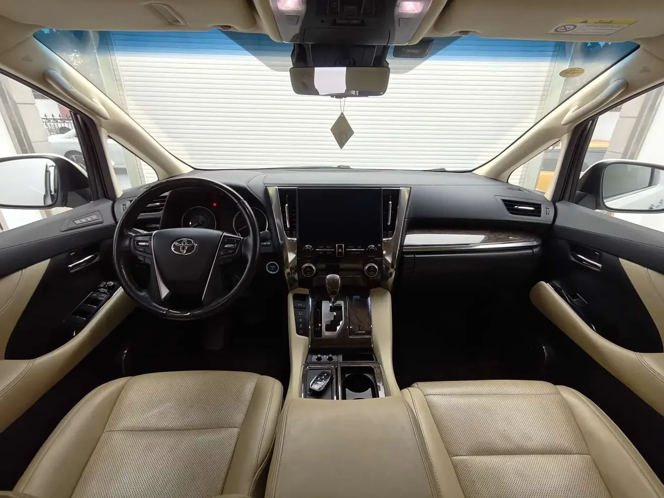 Toyota Crown Wellfire