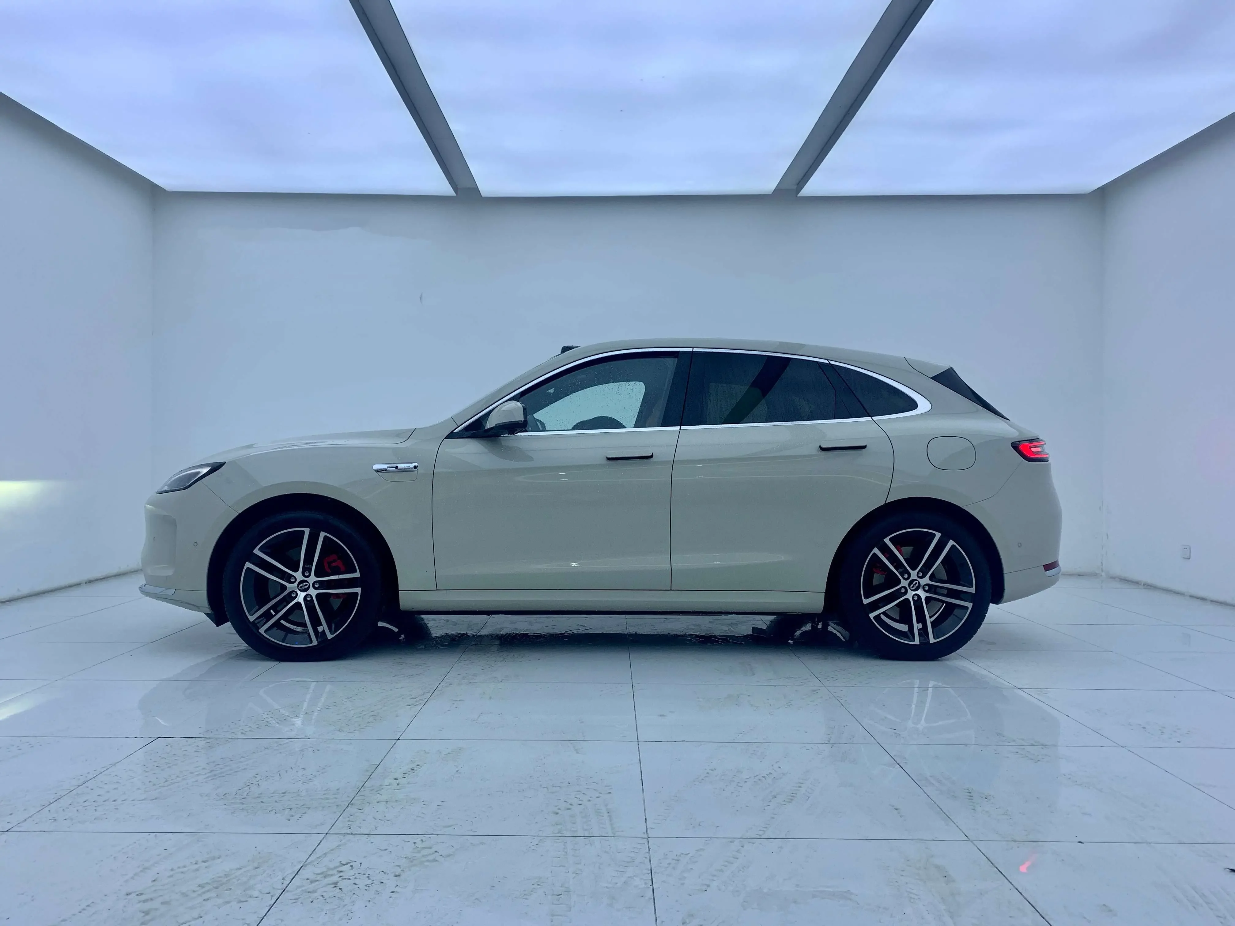 AITO M5