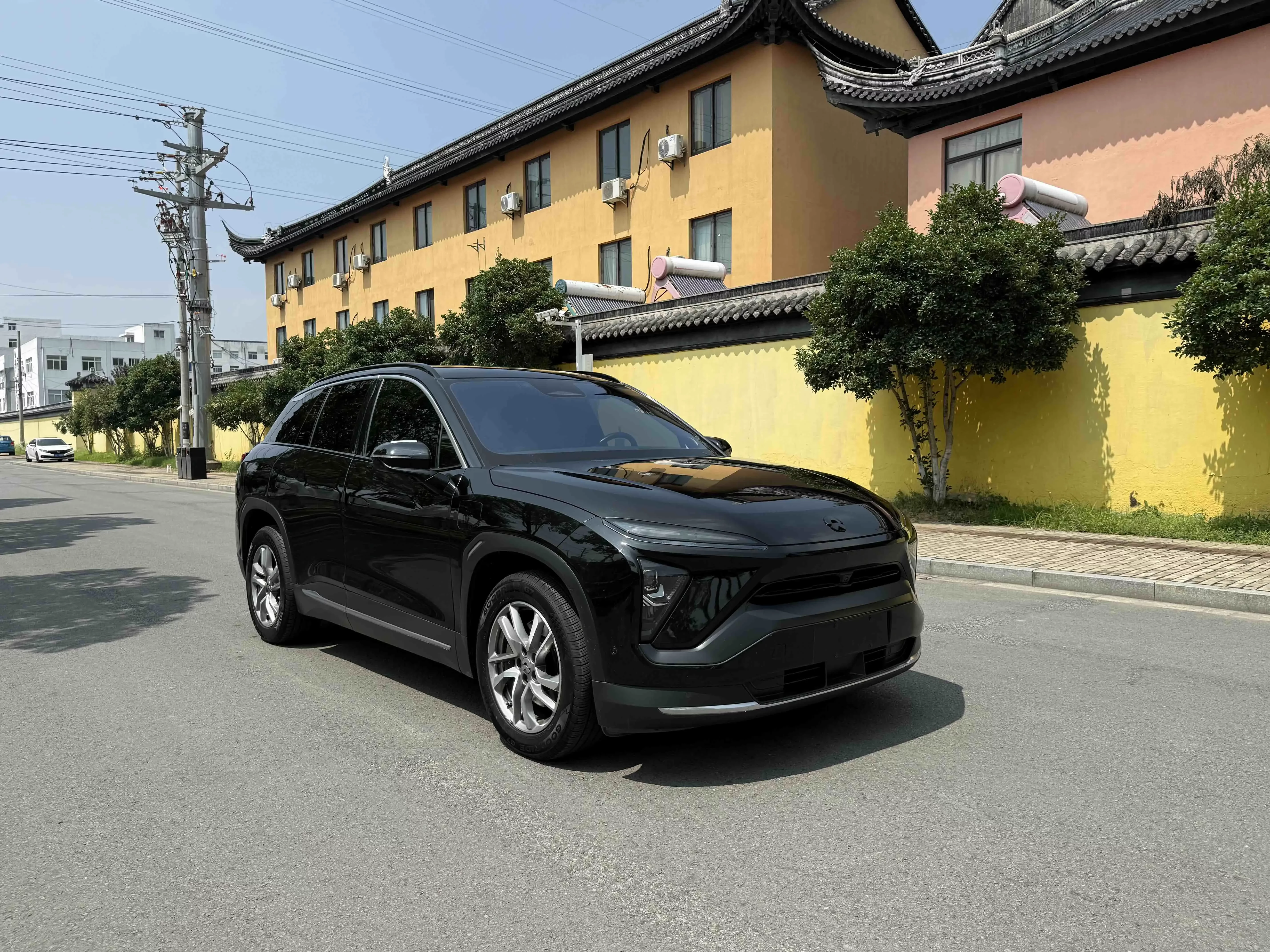 NIO ES6