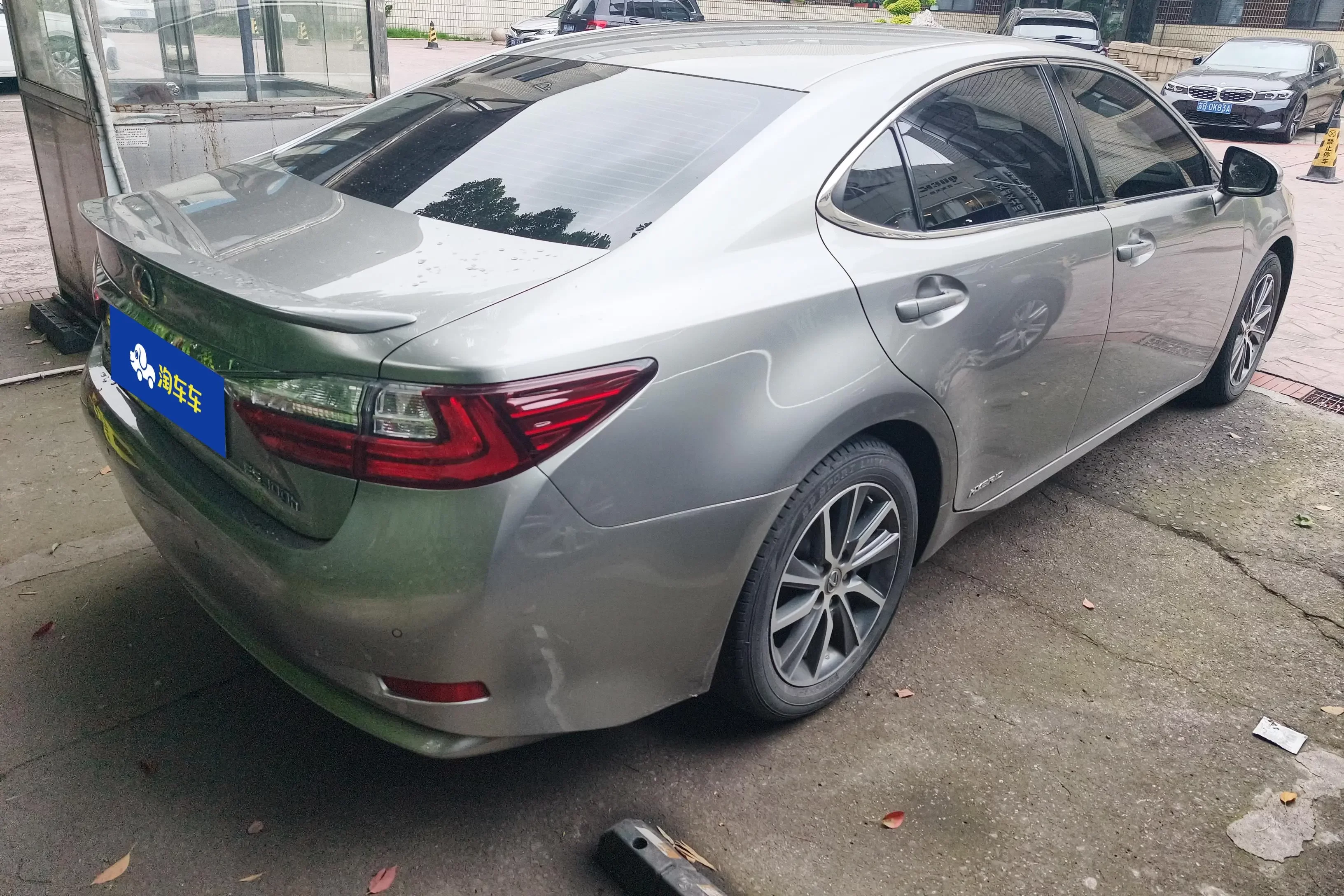 Lexus ES