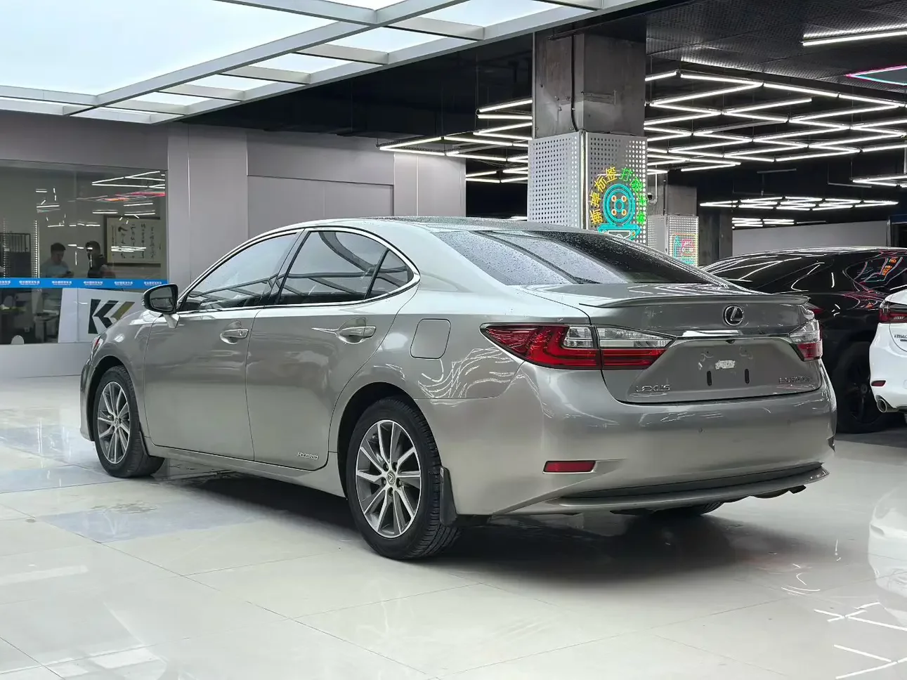 Lexus ES