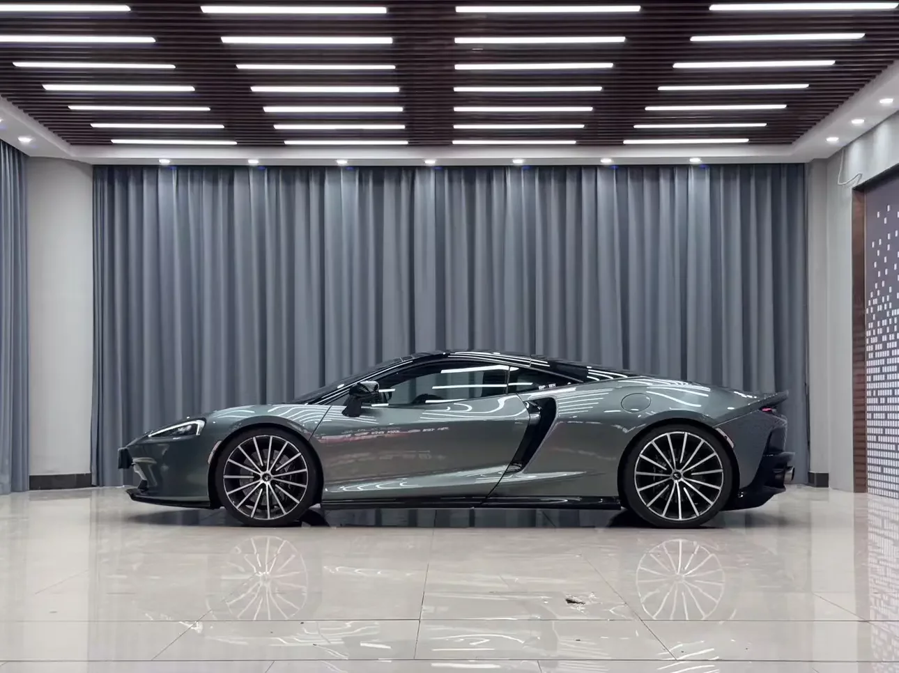 McLaren GT