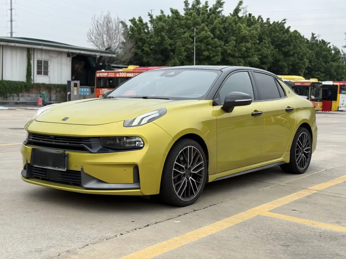 Lynk & Co 03