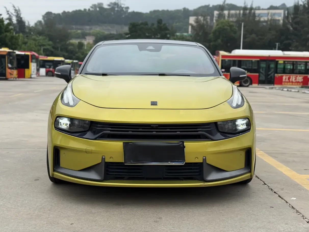 Lynk & Co 03