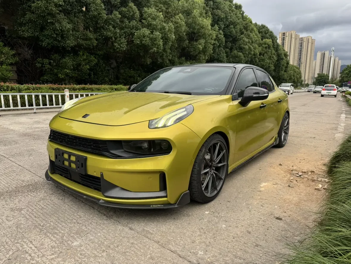 Lynk & Co 03