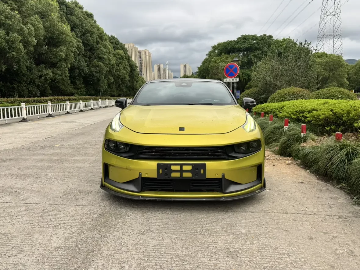 Lynk & Co 03