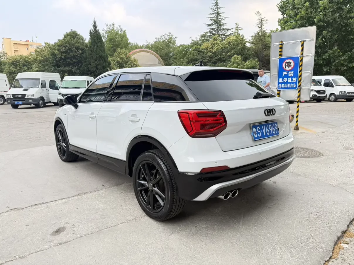 Audi Q2L