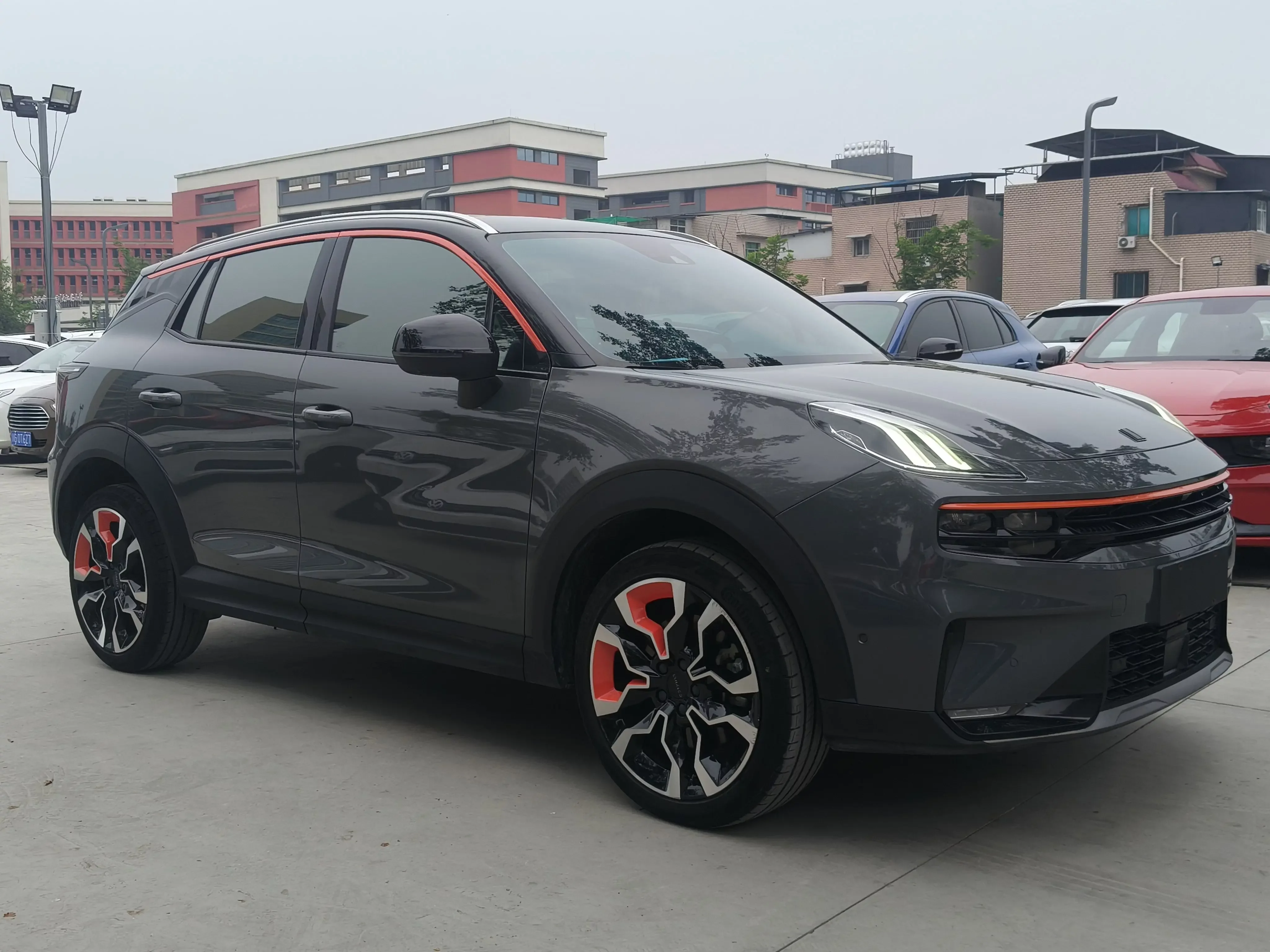 Lynk & Co 06
