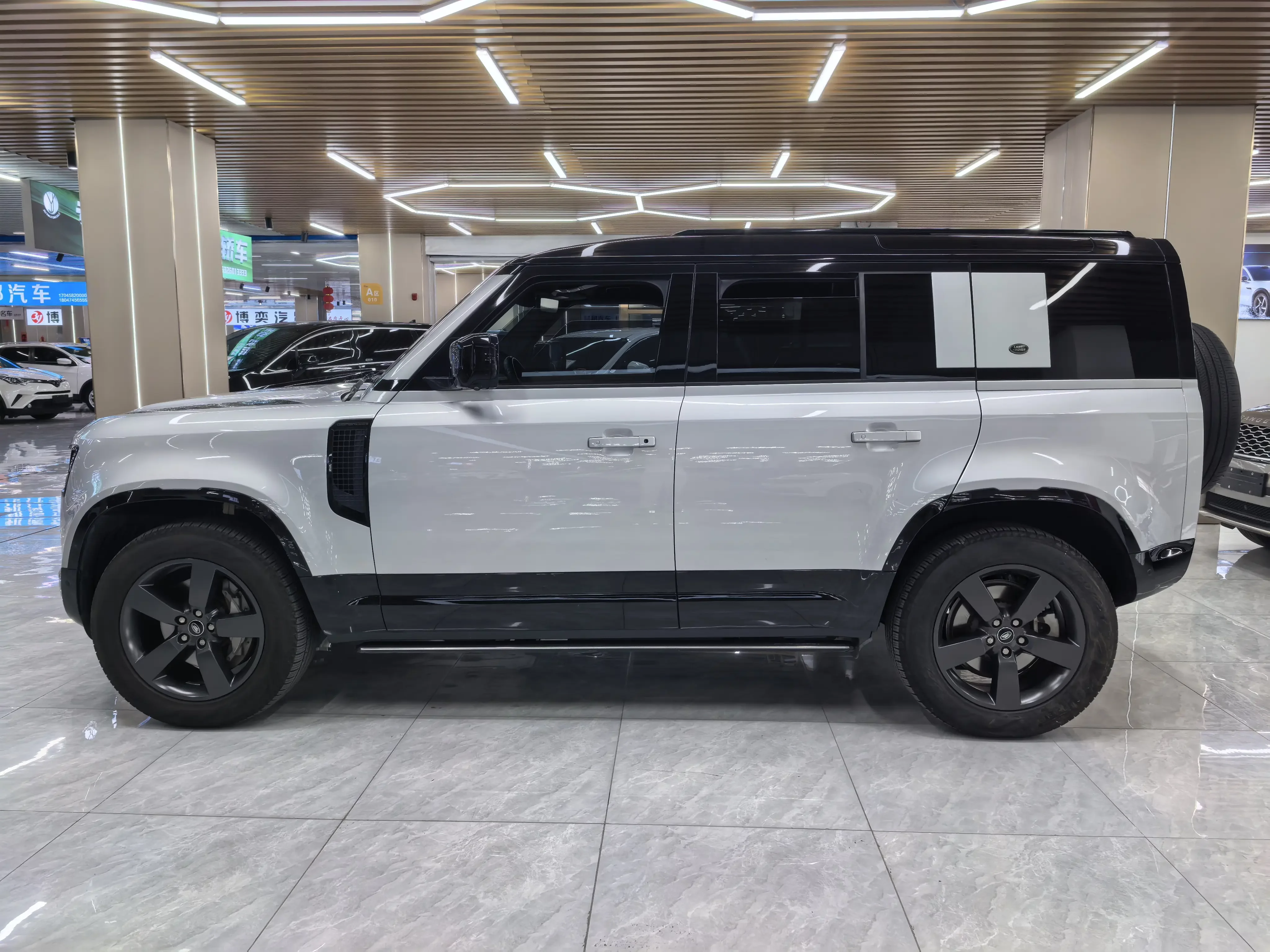 Land Rover guard