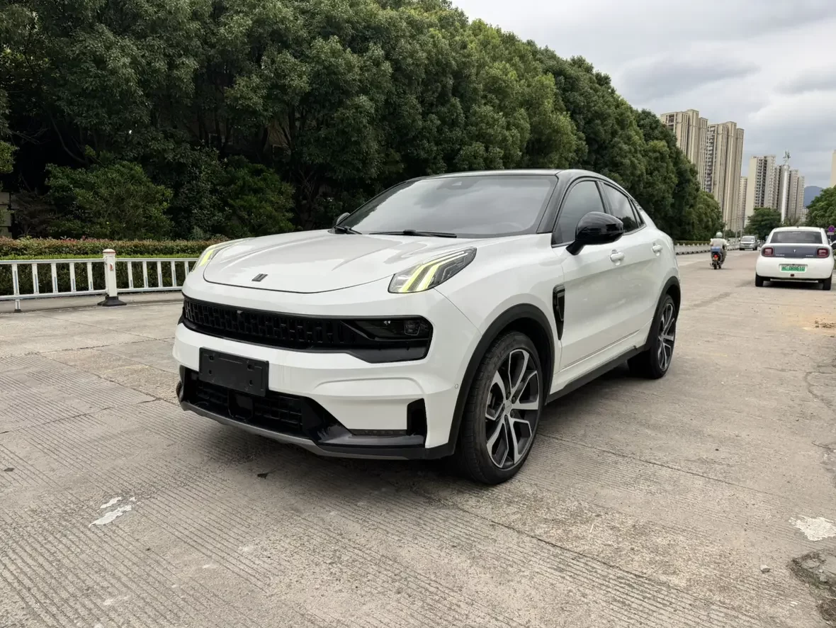 Lynk & Co 01