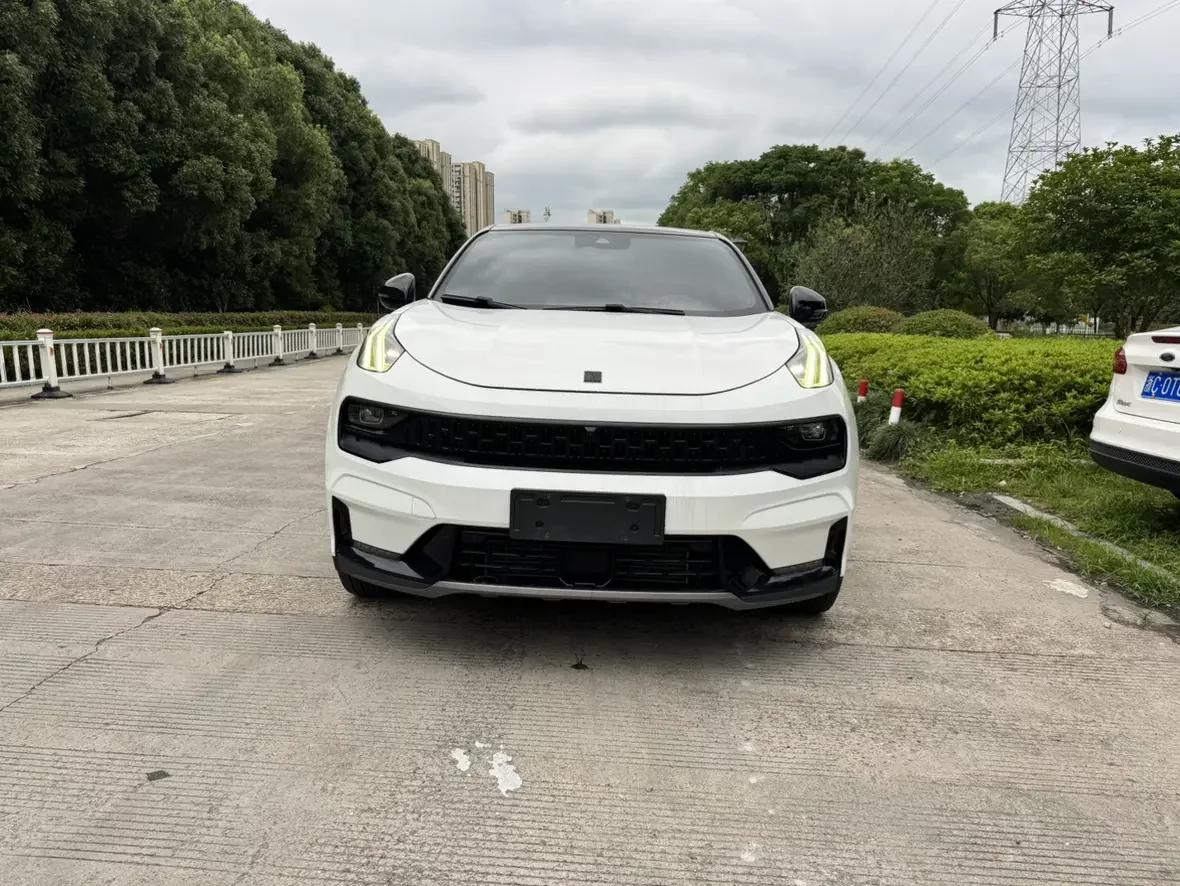 Lynk & Co 01