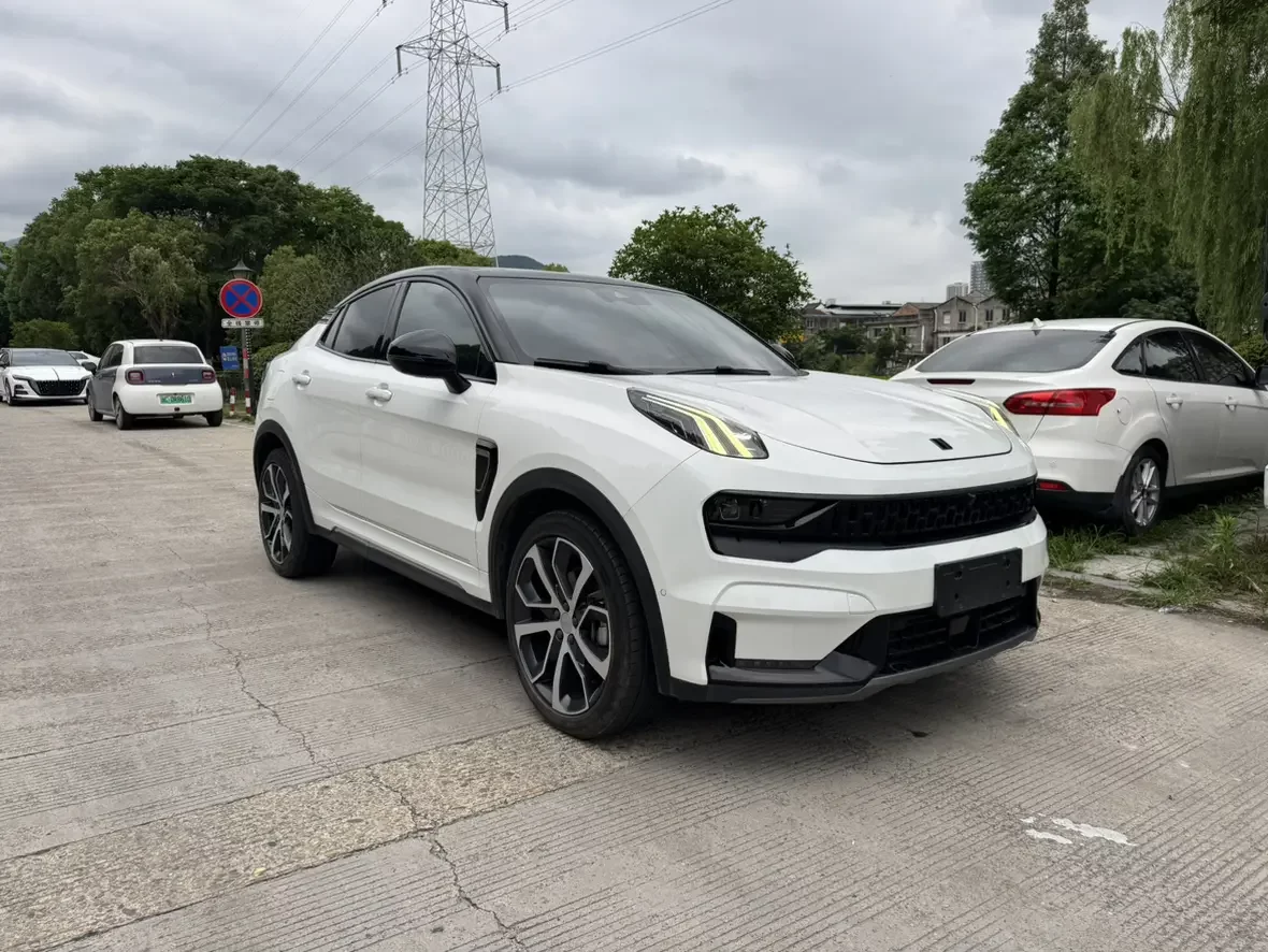 Lynk & Co 01
