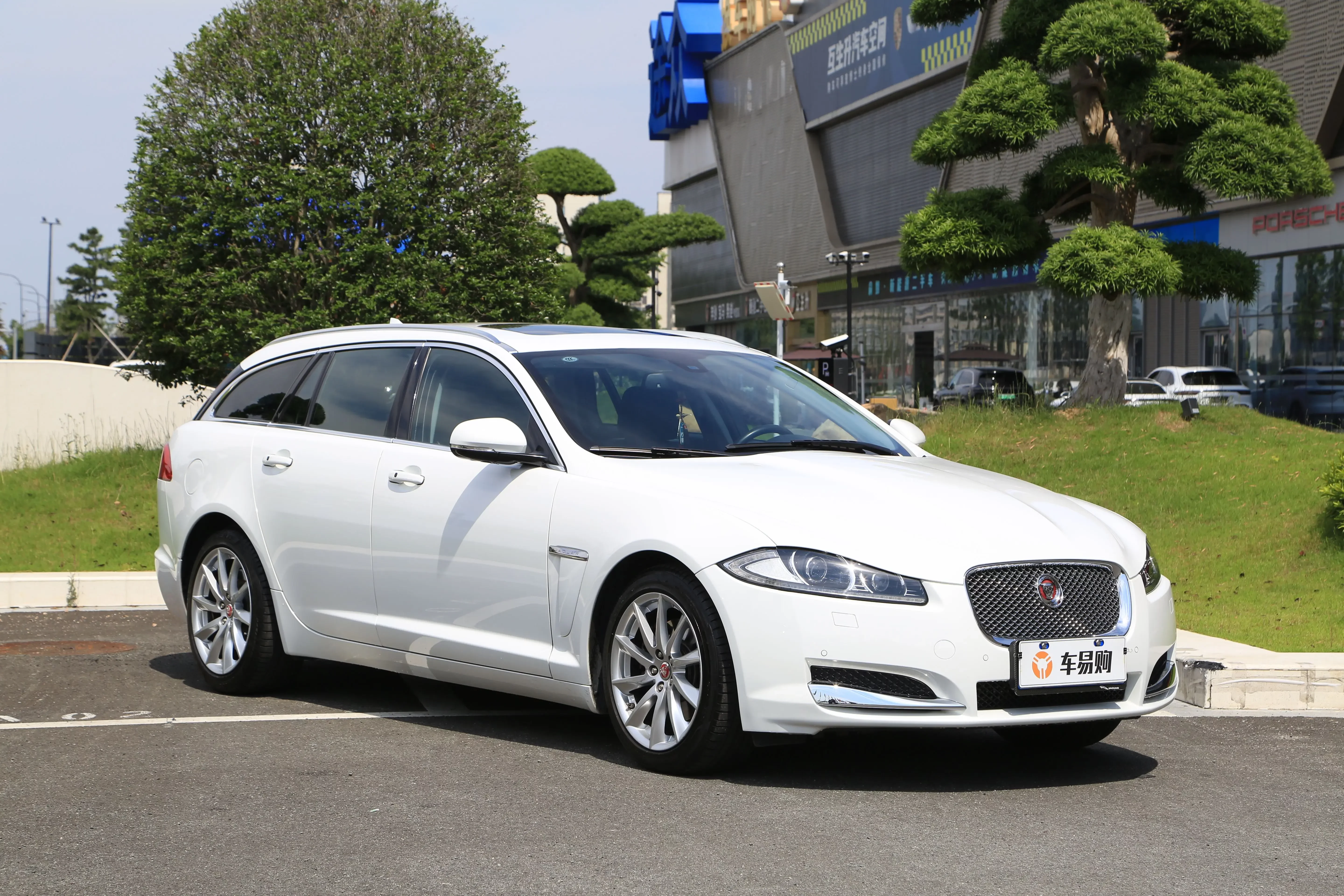 Jaguar XF