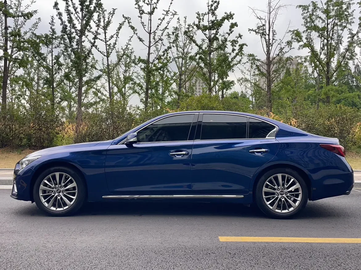 Infiniti Q50L