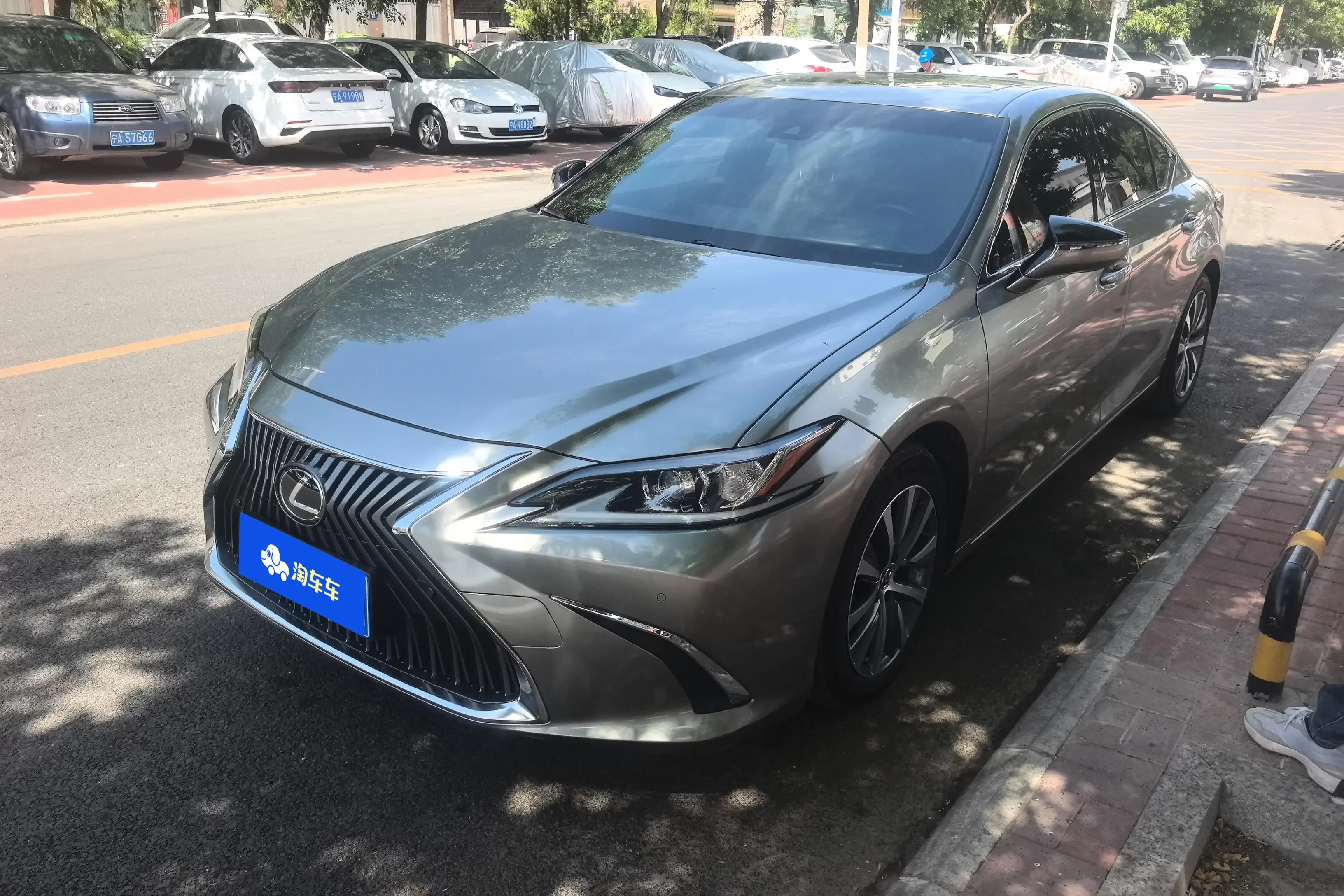 Lexus ES