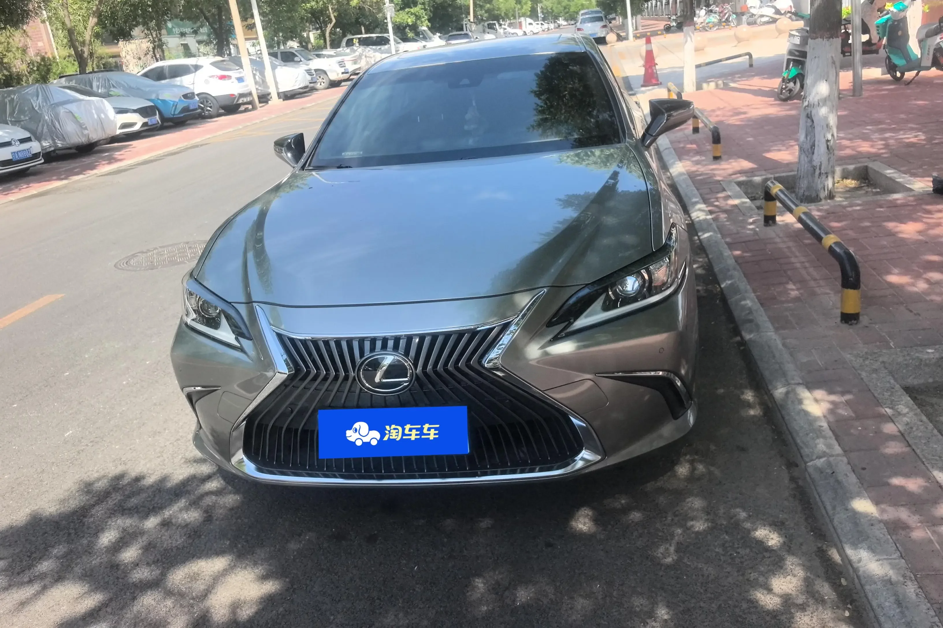 Lexus ES