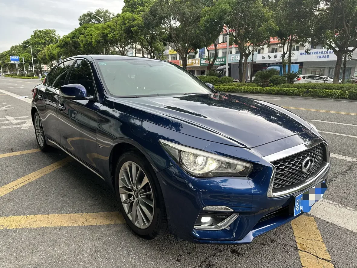 Infiniti Q50L