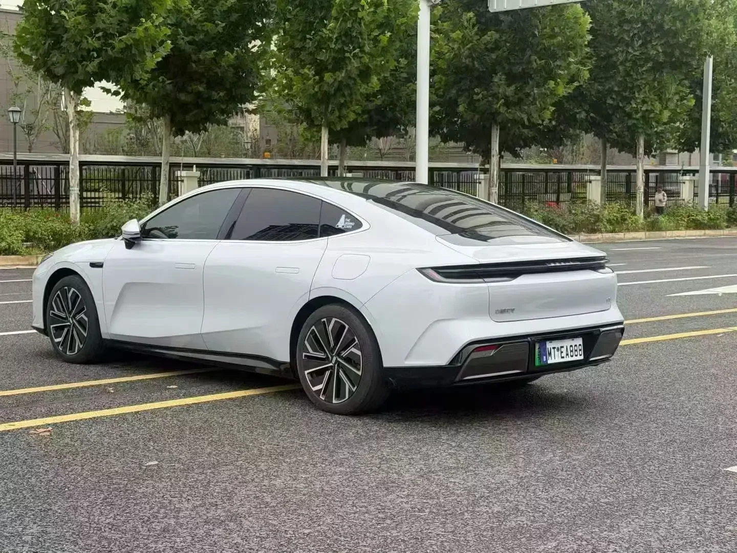 Geely Galaxy E8