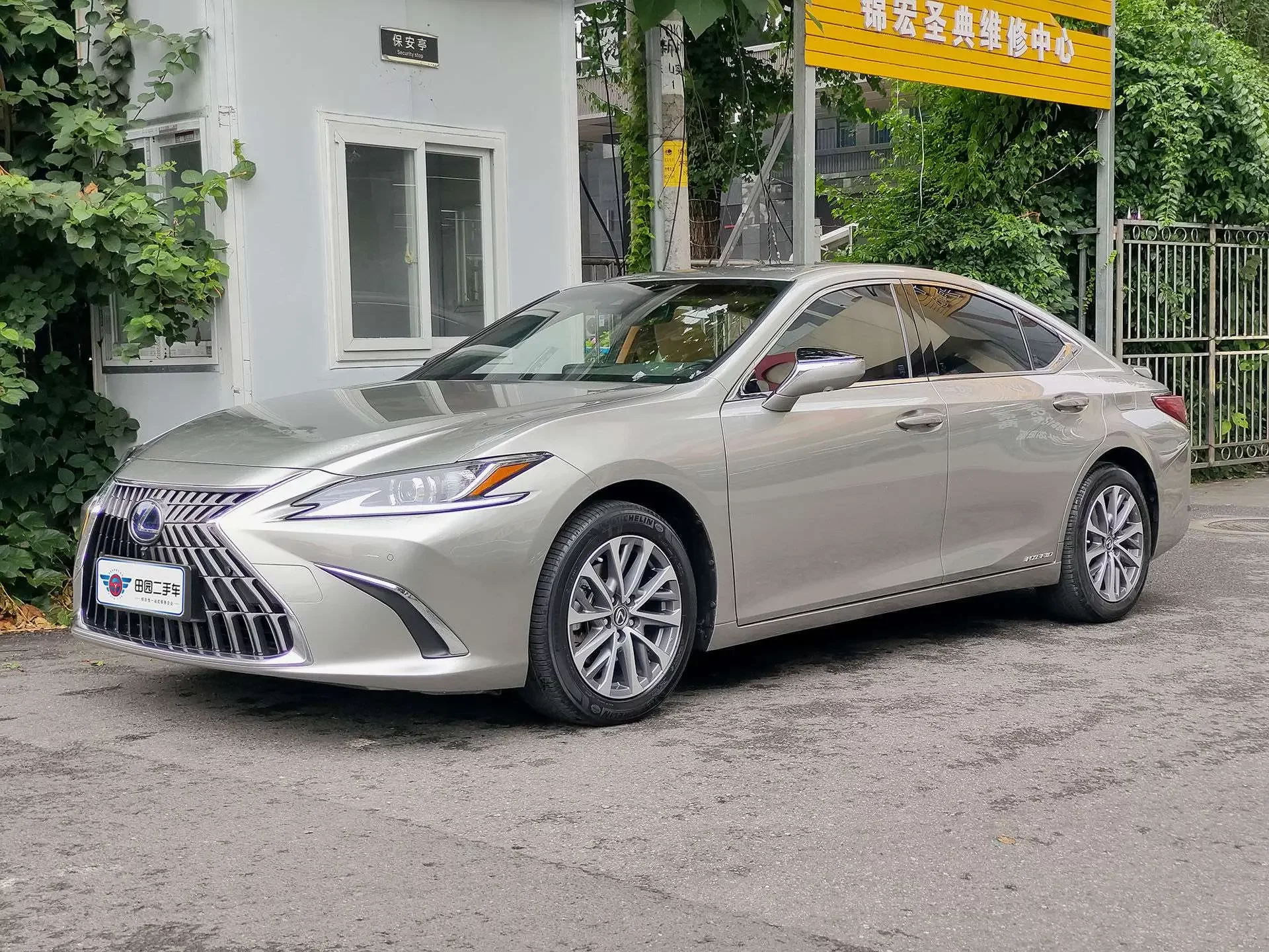 Lexus ES