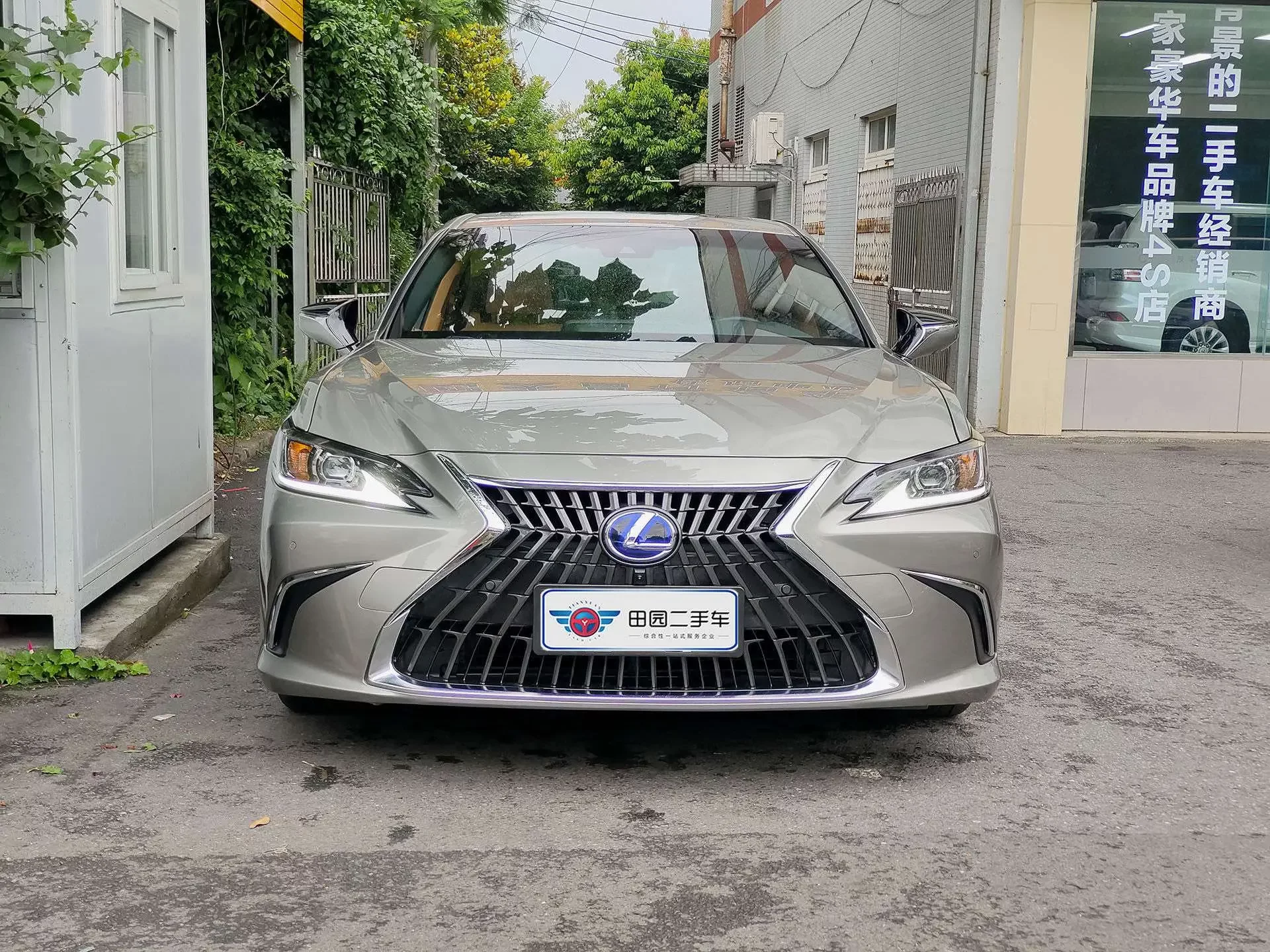 Lexus ES