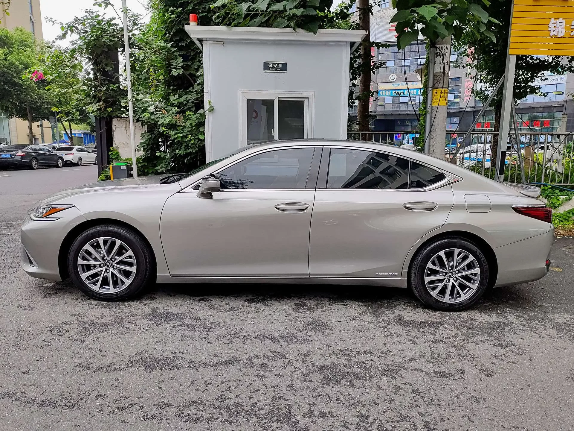 Lexus ES
