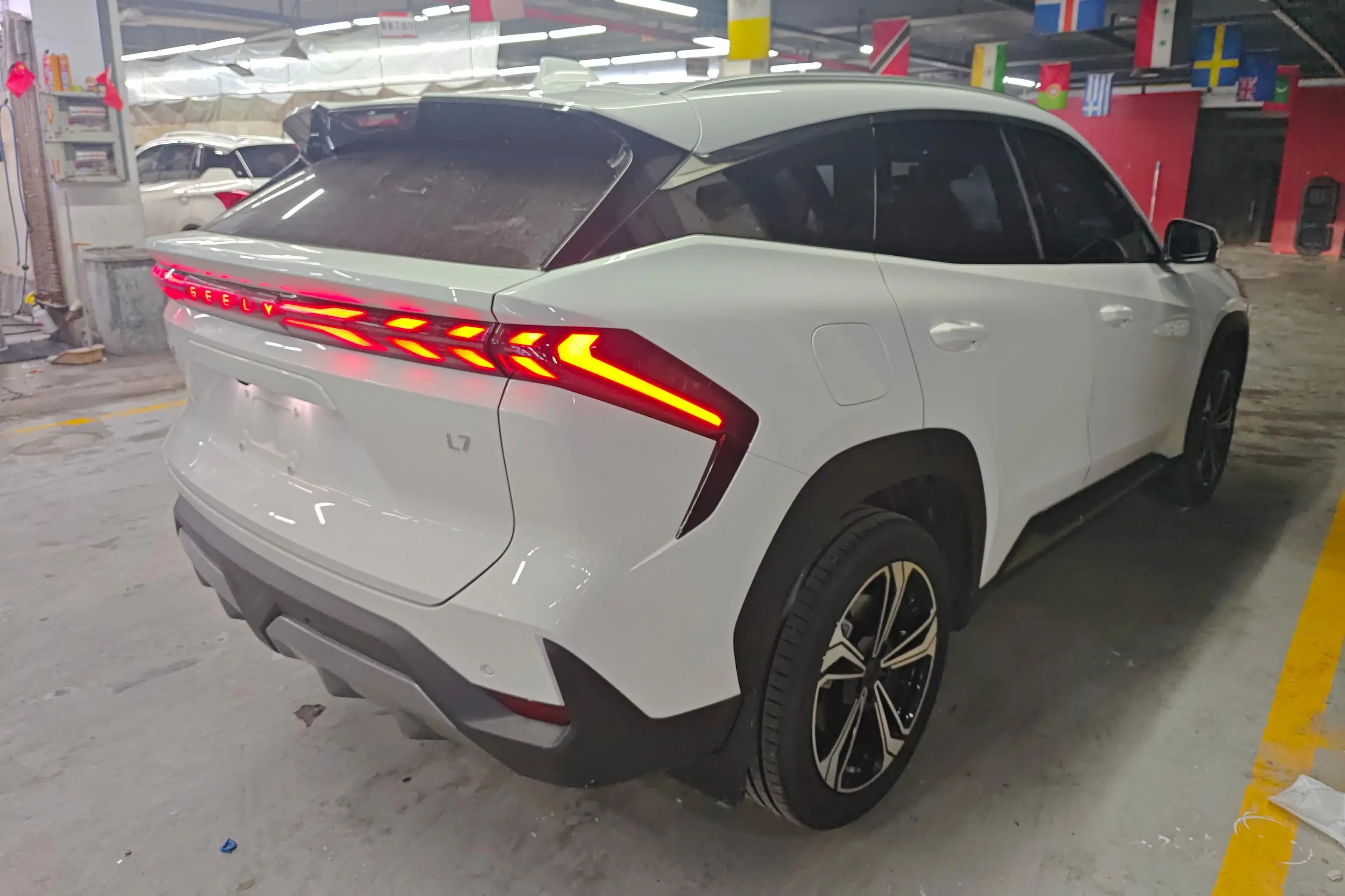 Geely Galaxy L7