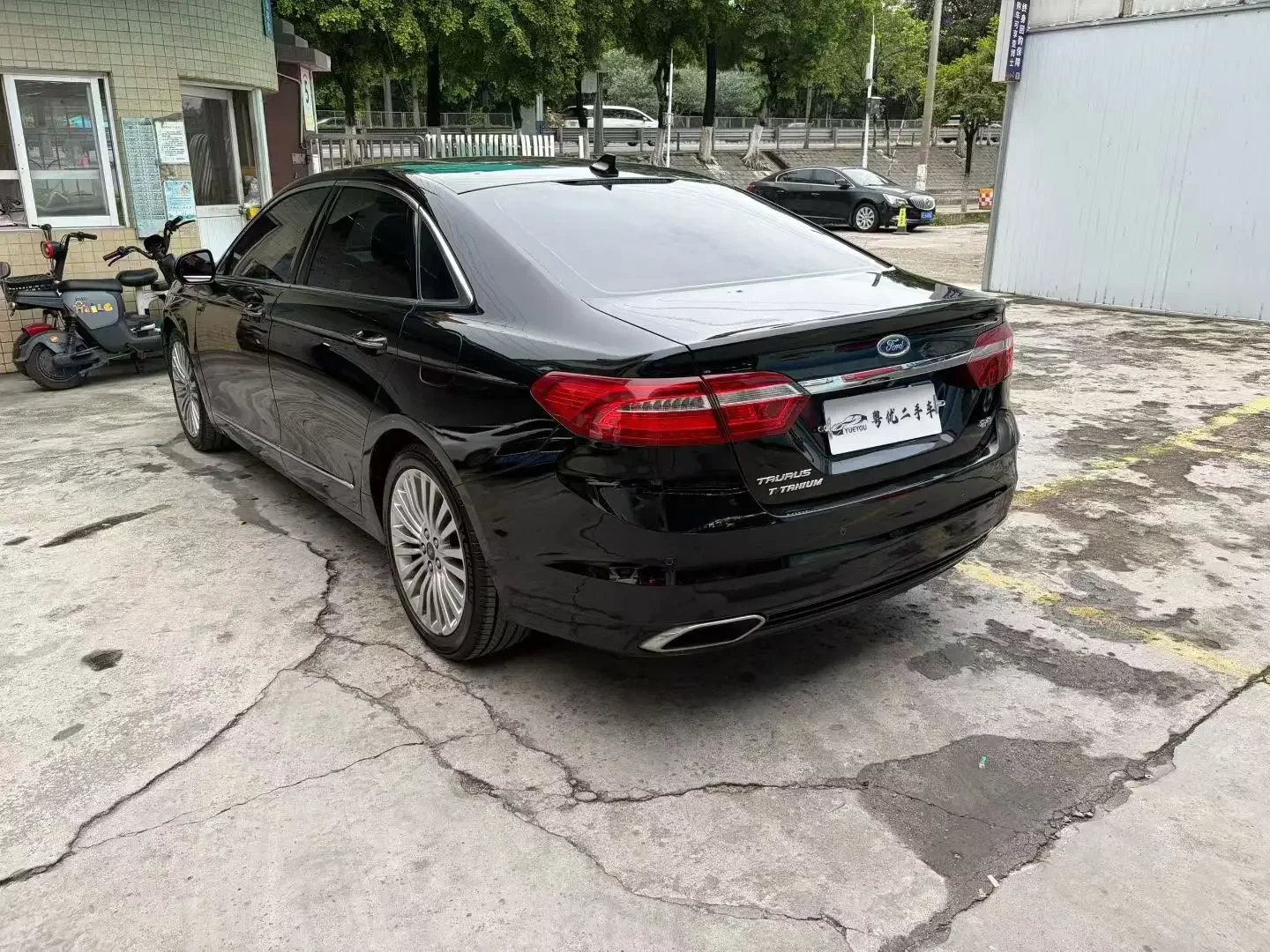 Ford Taurus