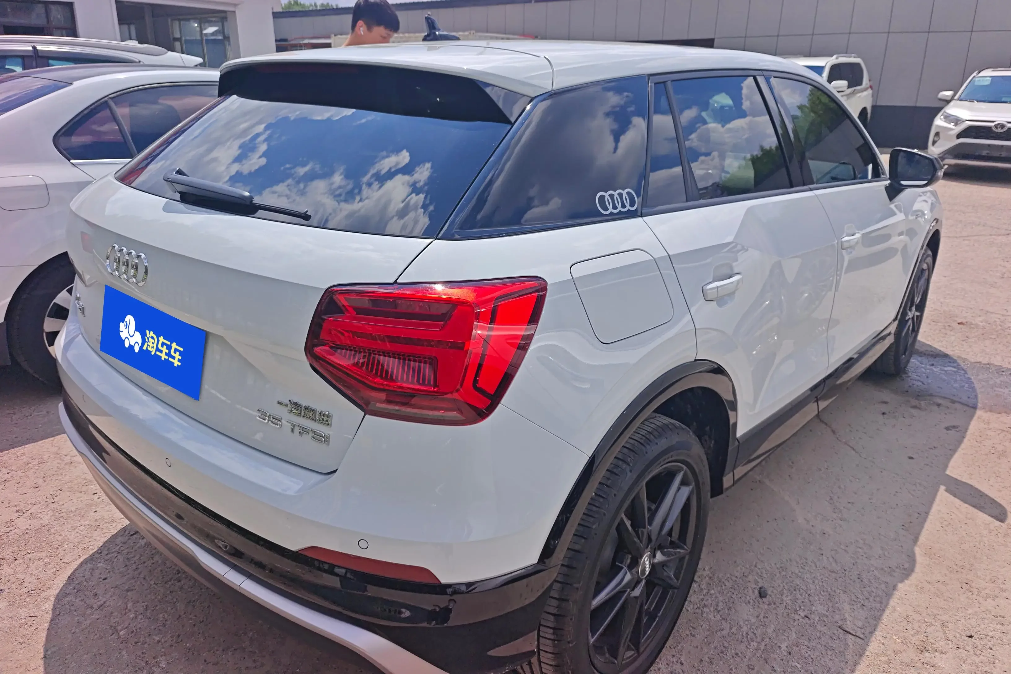 Audi Q2L