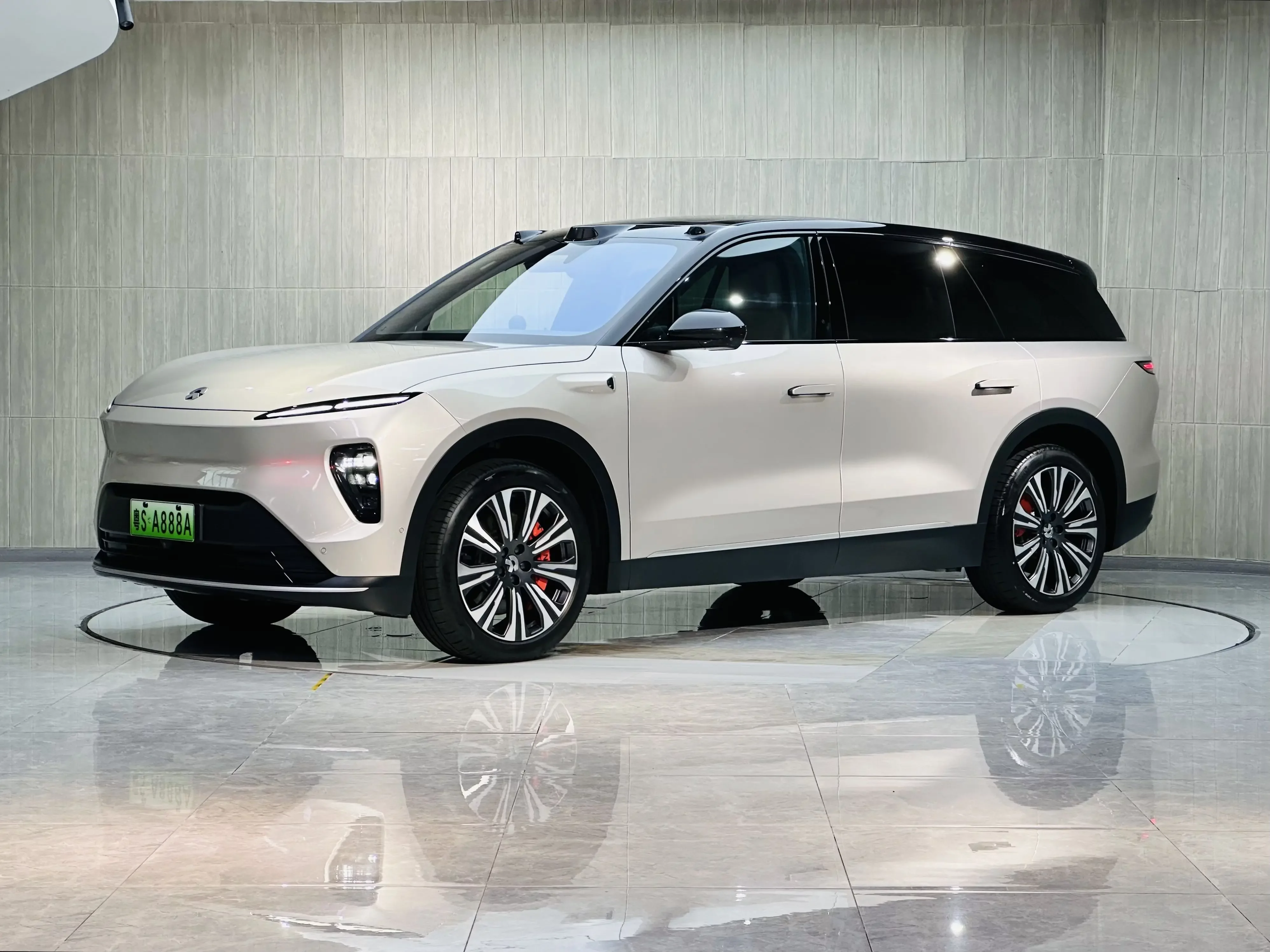 NIO ES8  из Китая