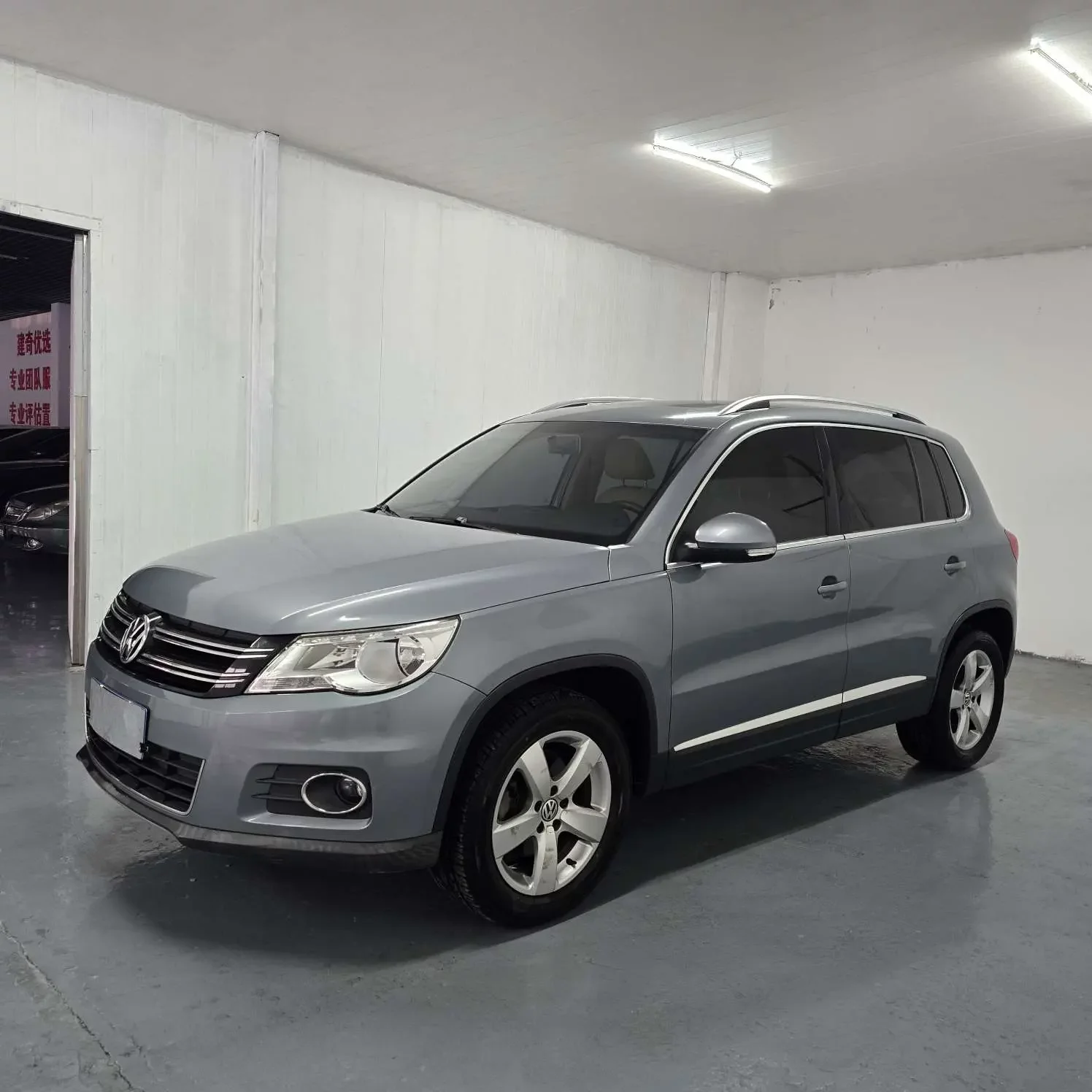 Volkswagen Tiguan (Tharu)