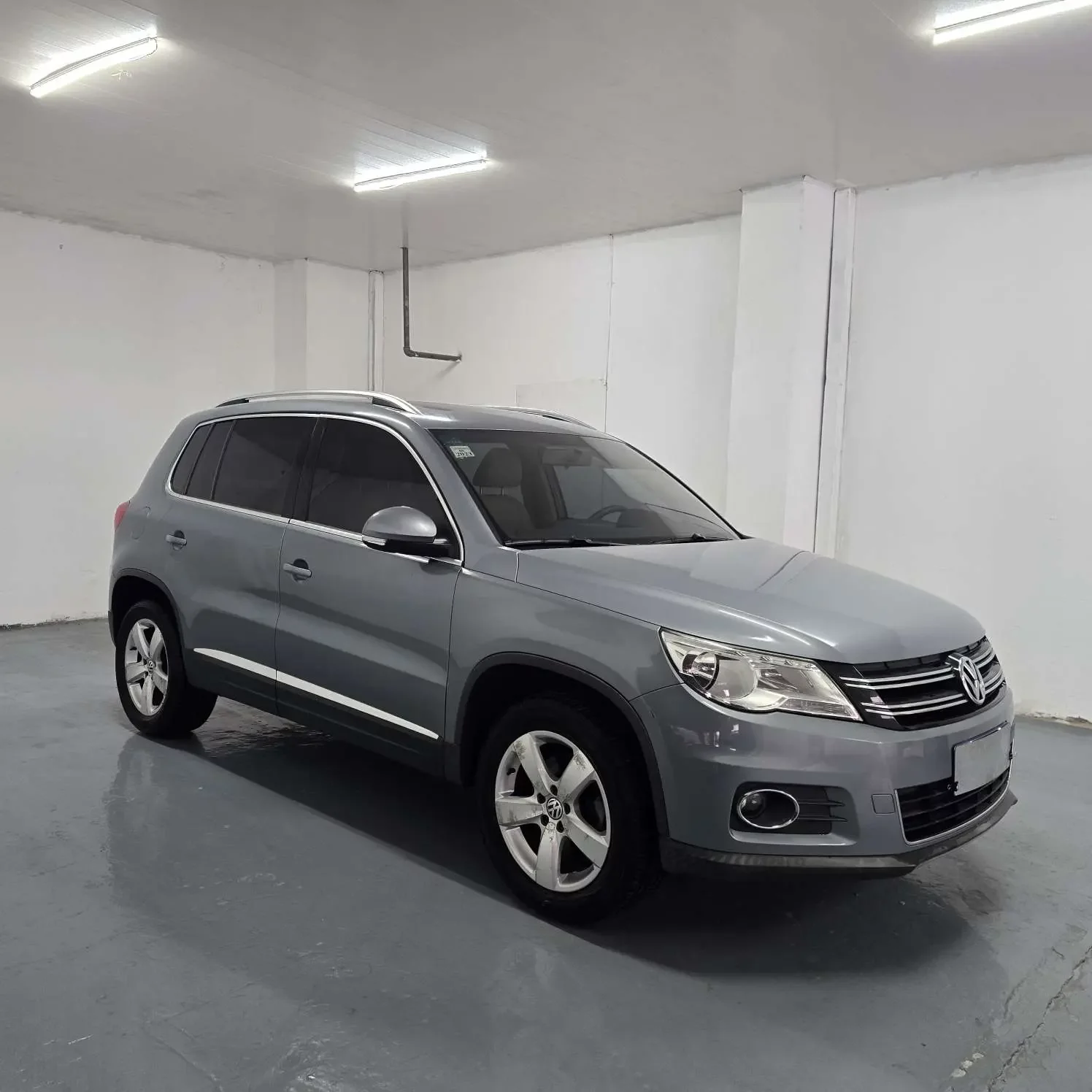 Volkswagen Tiguan (Tharu)