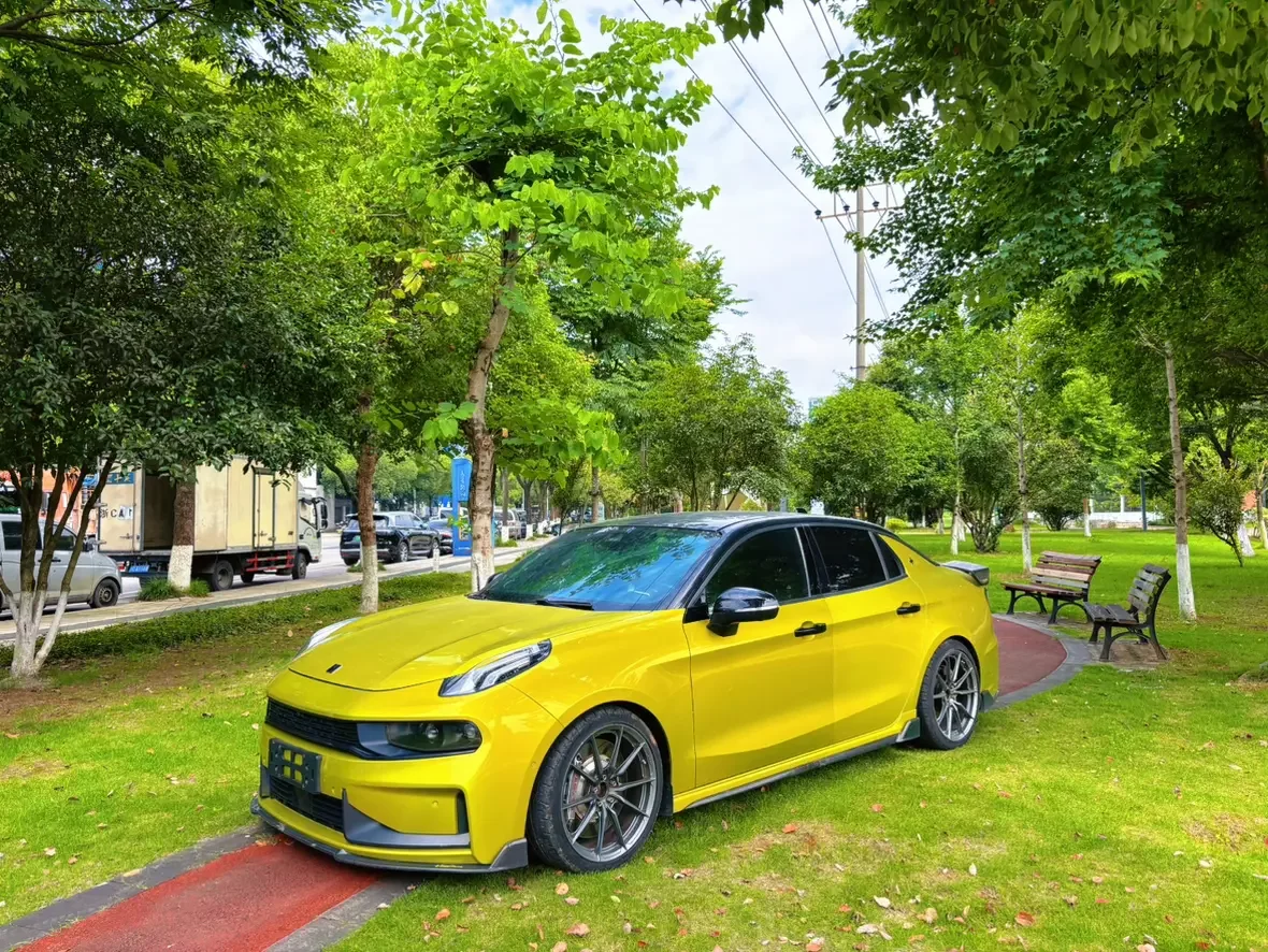 Lynk & Co 03