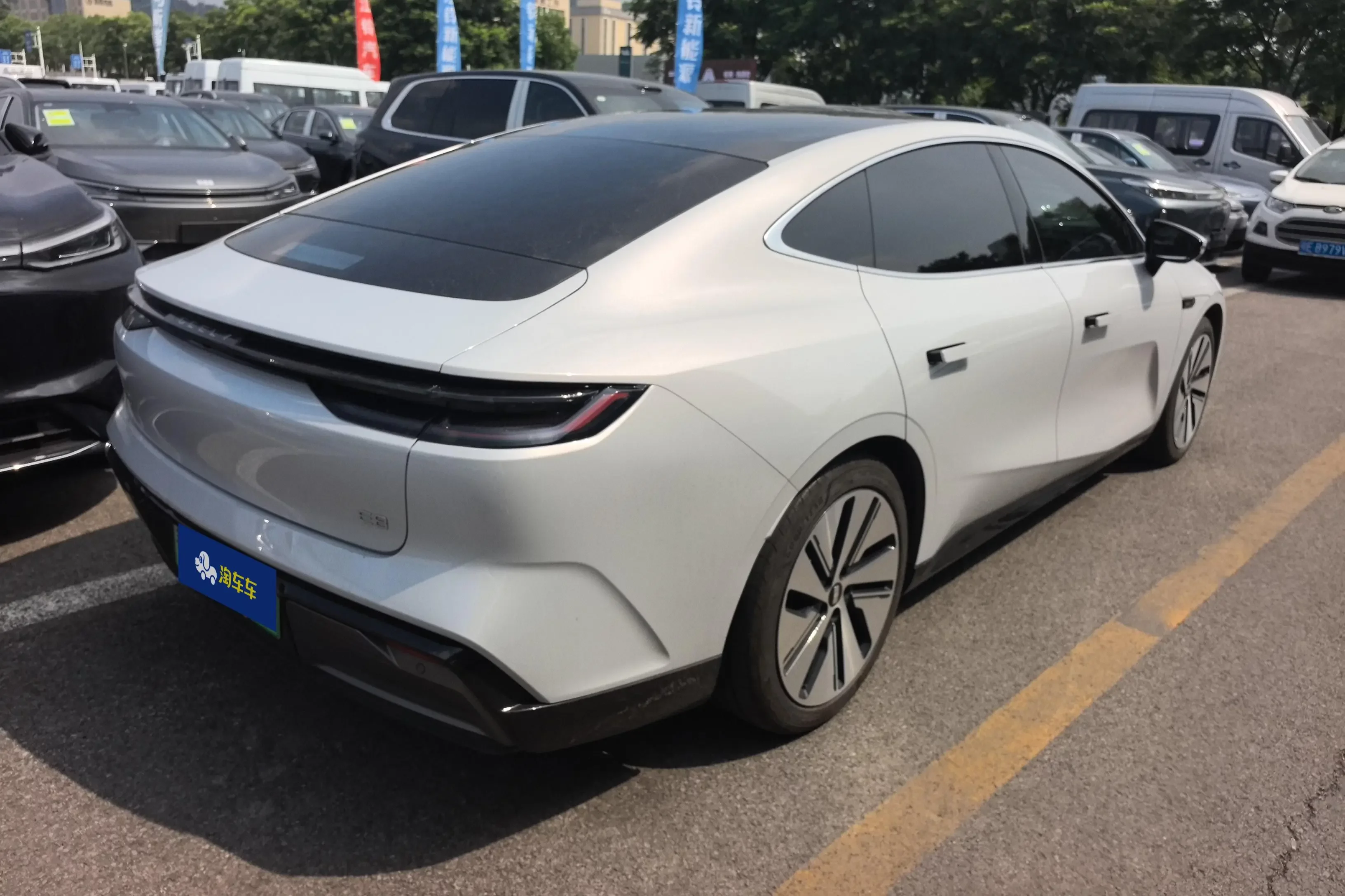 Geely Galaxy E8