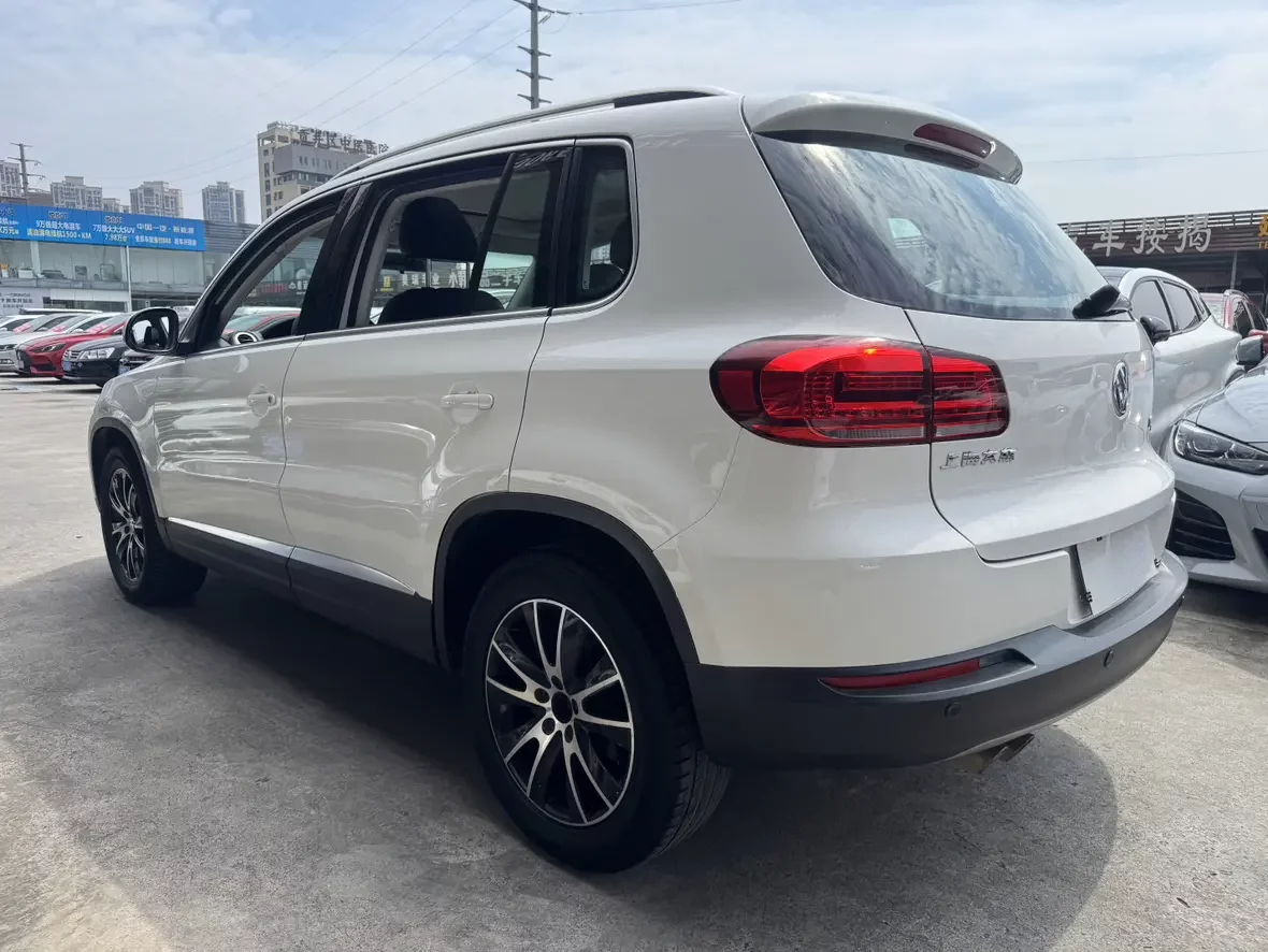 Volkswagen Tiguan (Tharu)