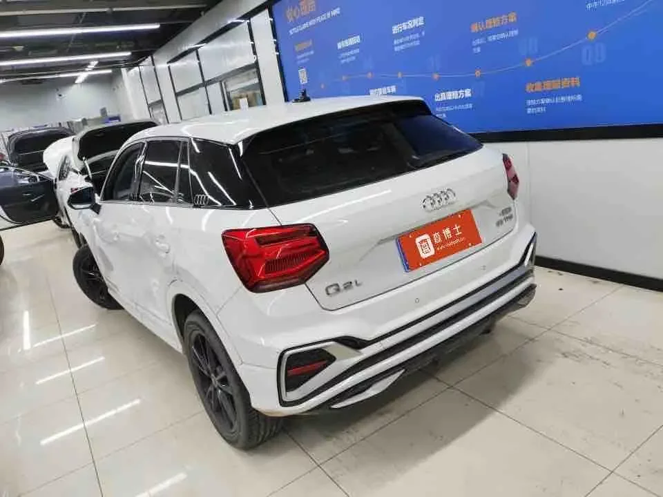 Audi Q2L