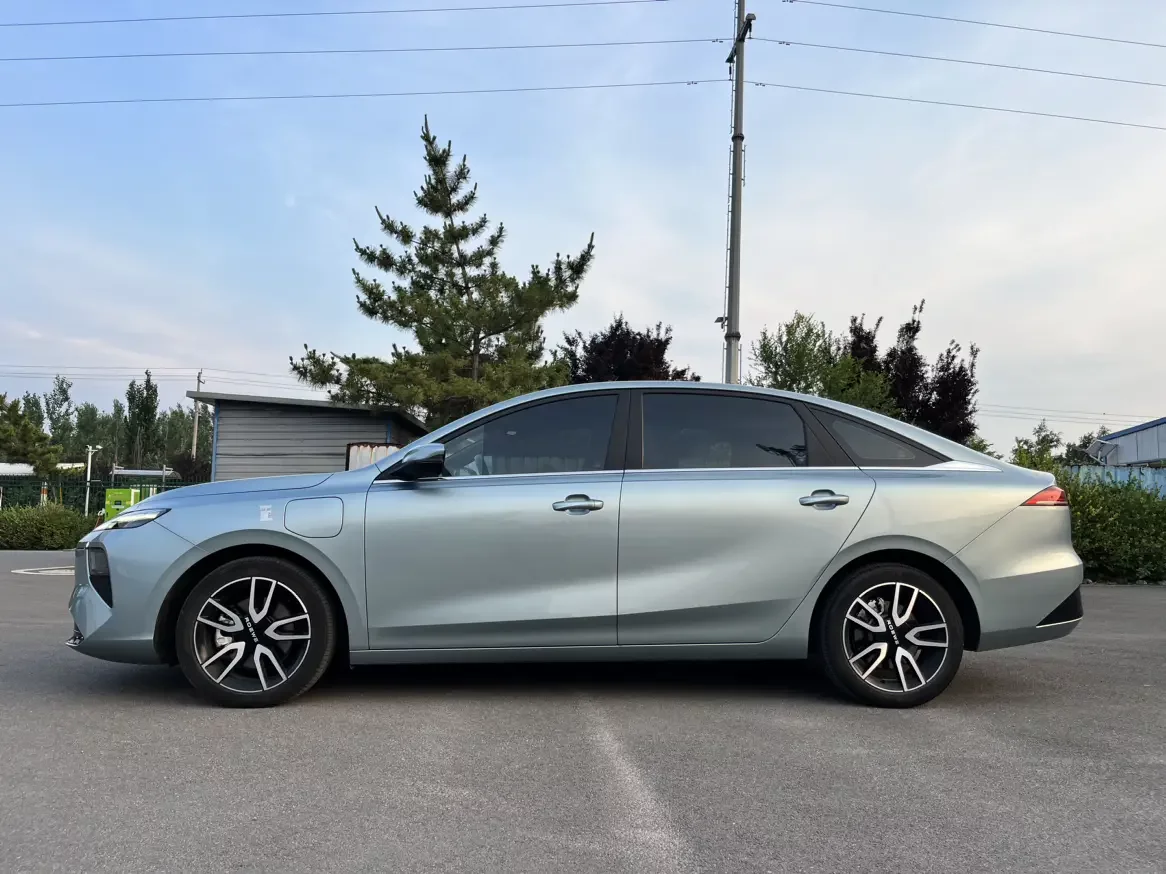 Roewe D6
