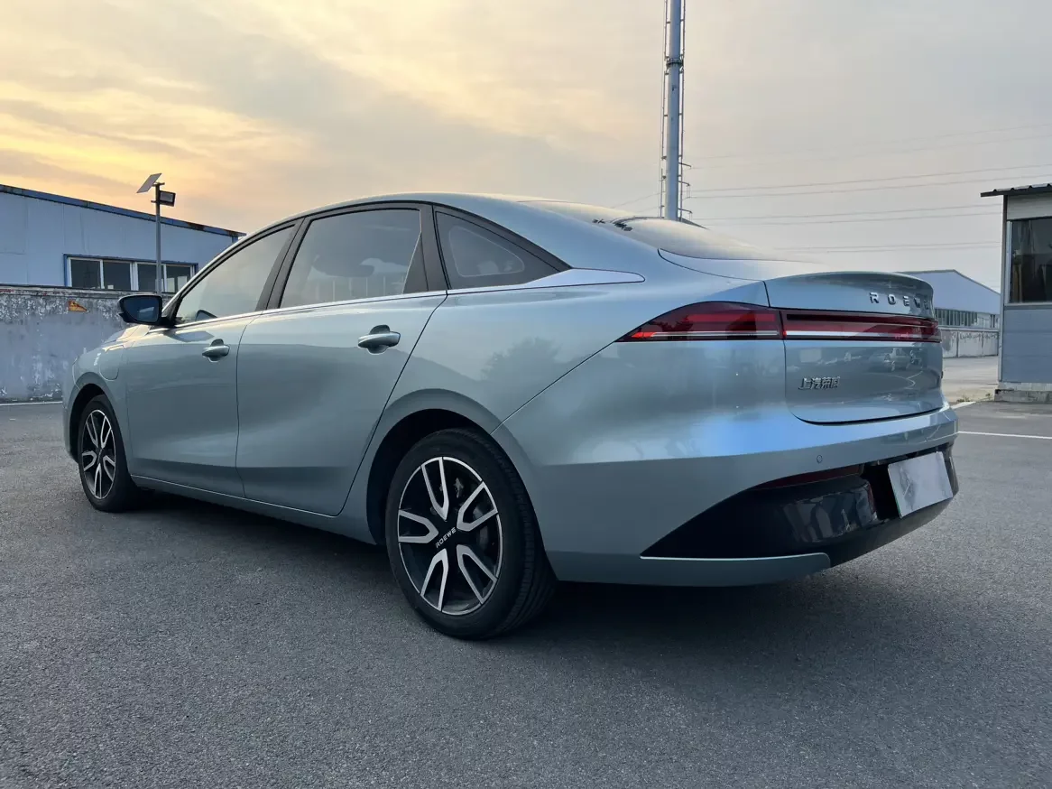 Roewe D6