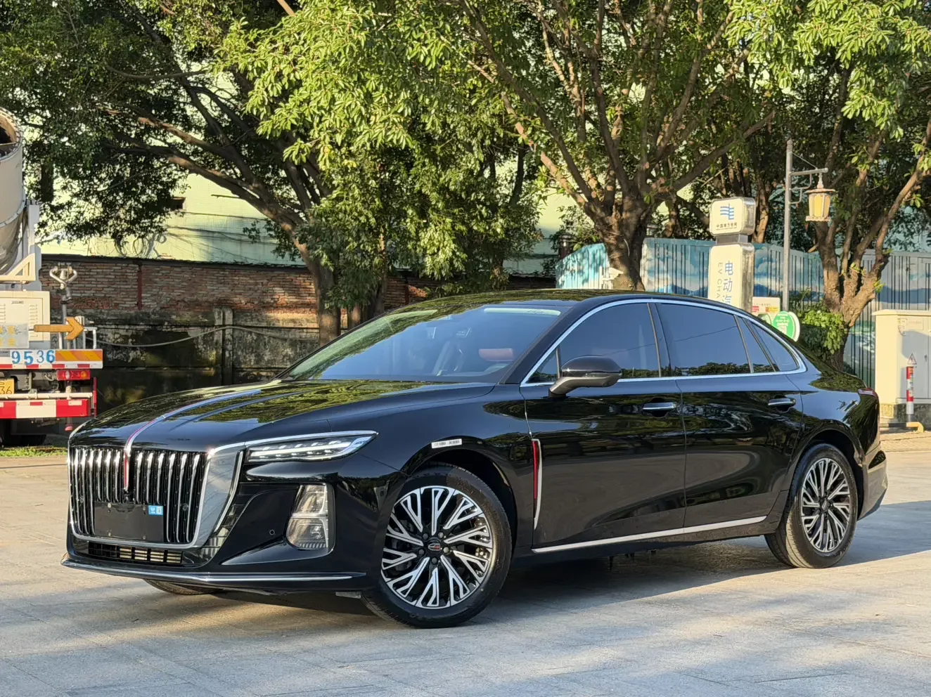 Hongqi H5  из Китая